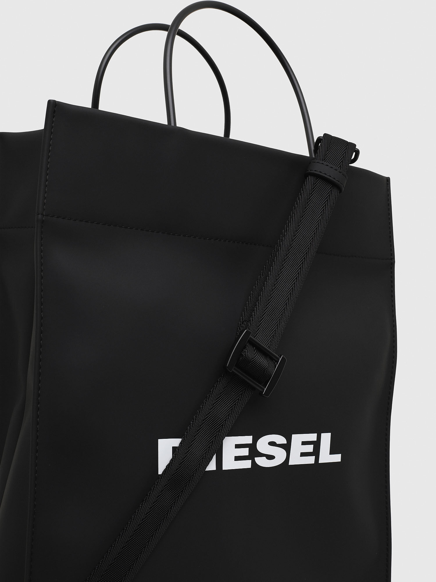 Diesel sakettone top