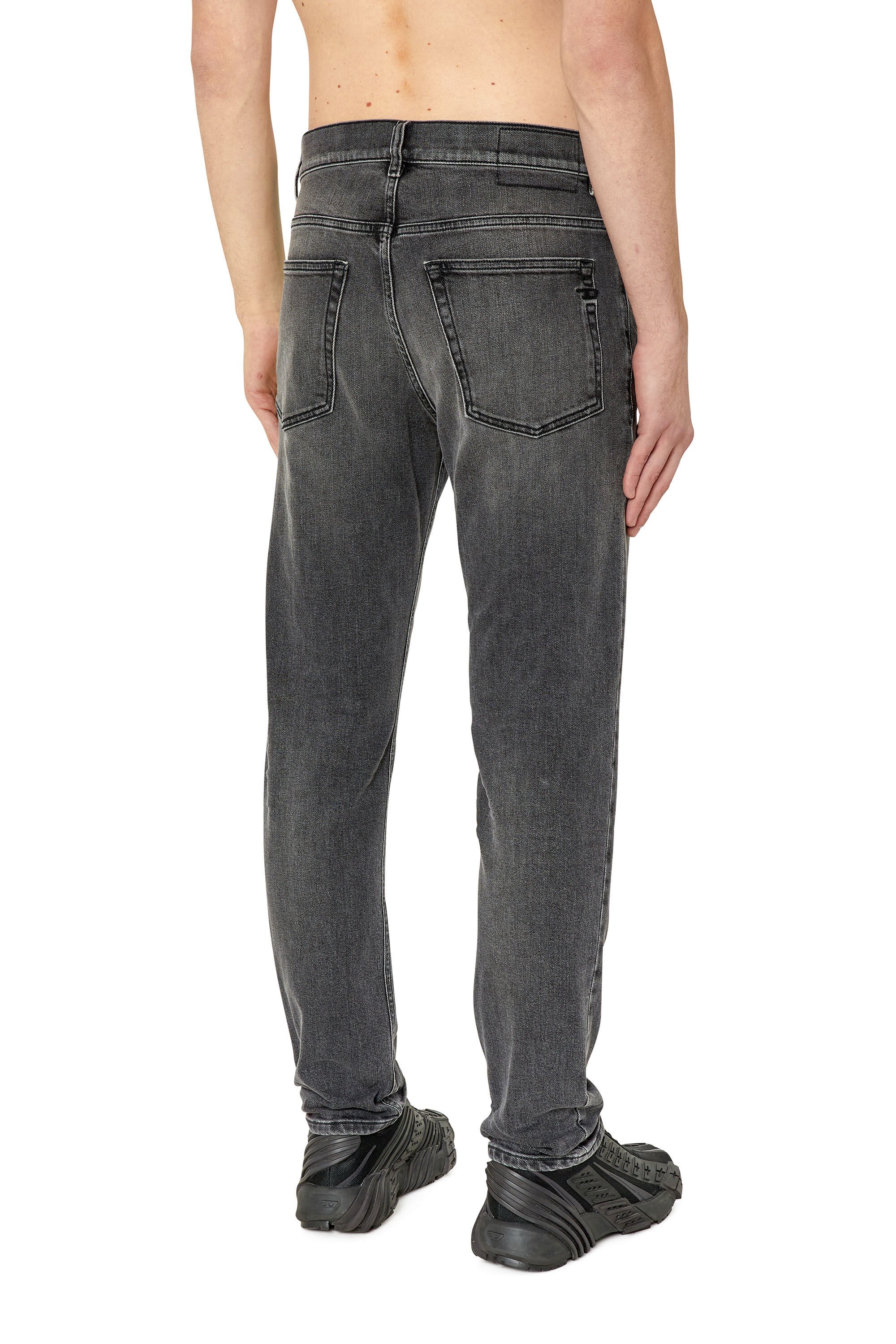 本当に信頼出来る店 2006 Diesel | Jeans Colored tapered Man: D-FINING ダイニングテーブル