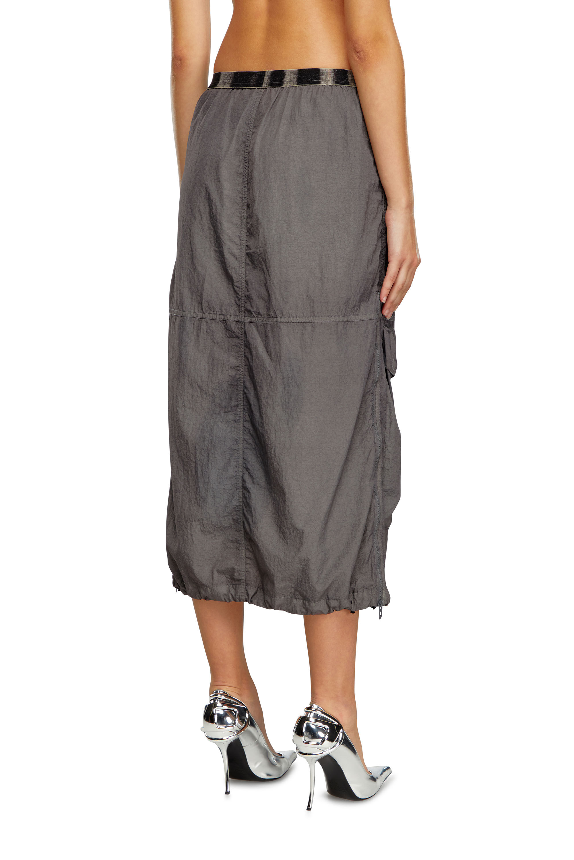 Diesel - O-ASIS, Jupe midi cargo en nylon recyclé Femme in Gris - 4