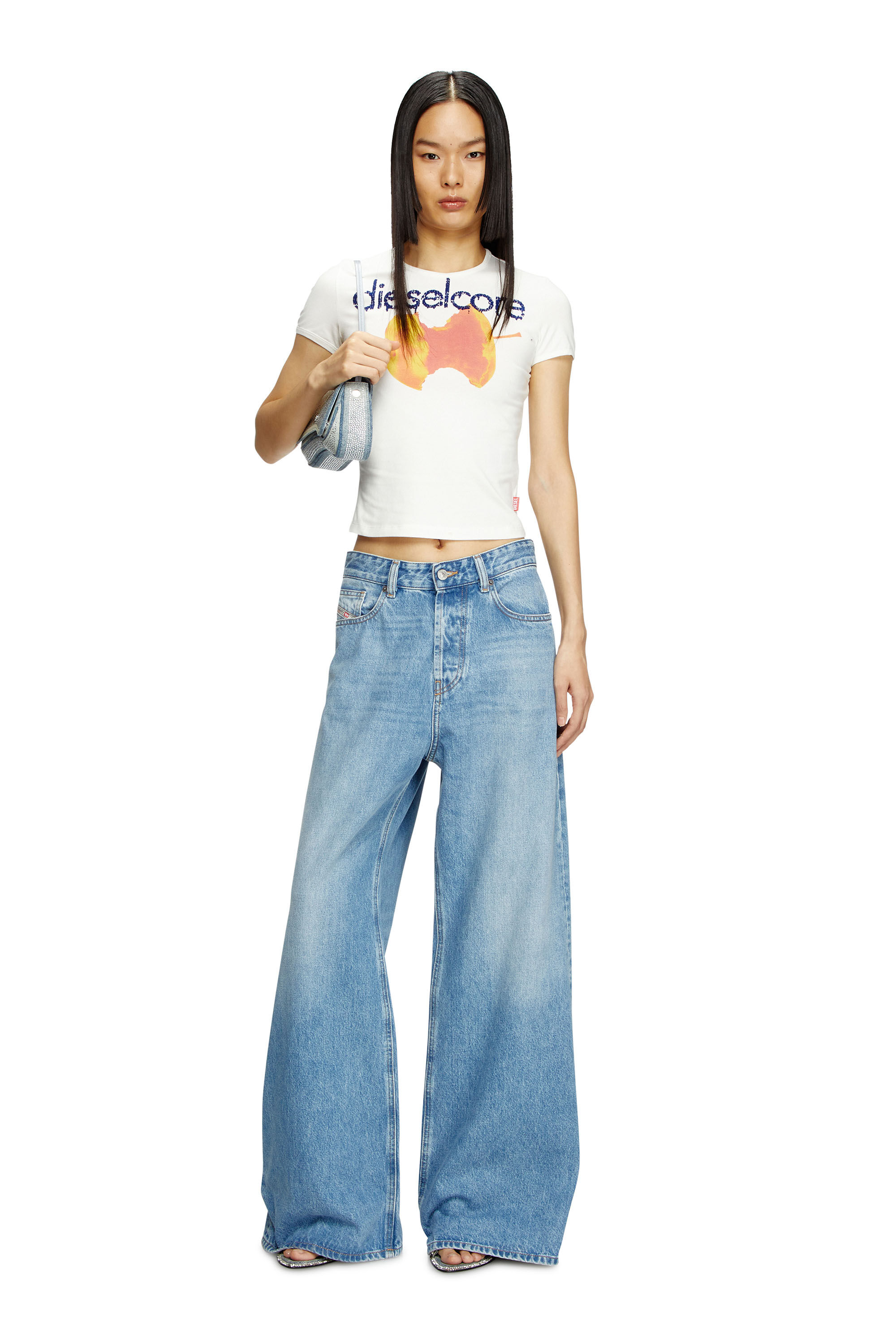 Diesel - T-UNCUTIES-SHORT-Q2, T-shirt avec logo Diesel Core Femme in Blanc - 1