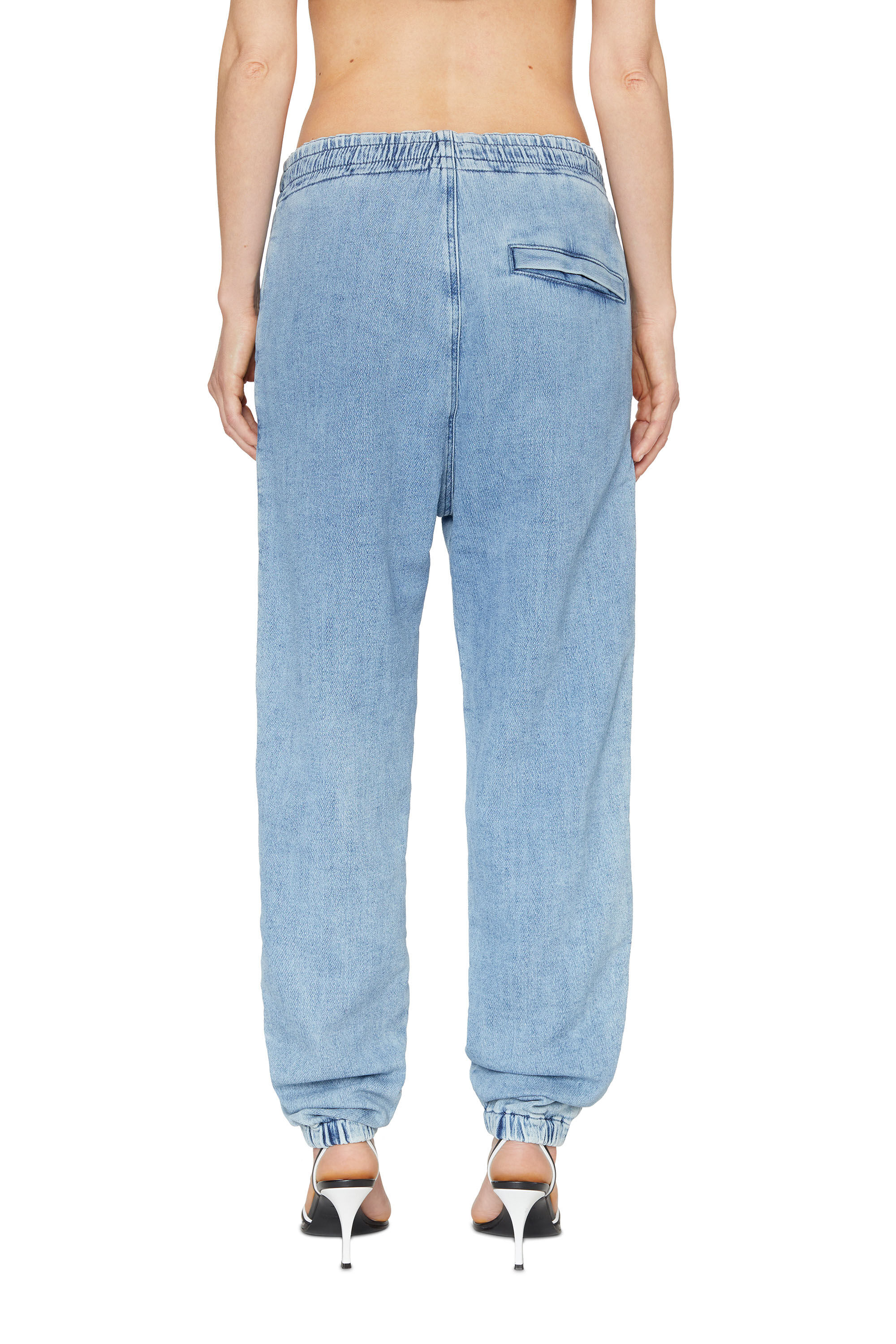 Track jeans online