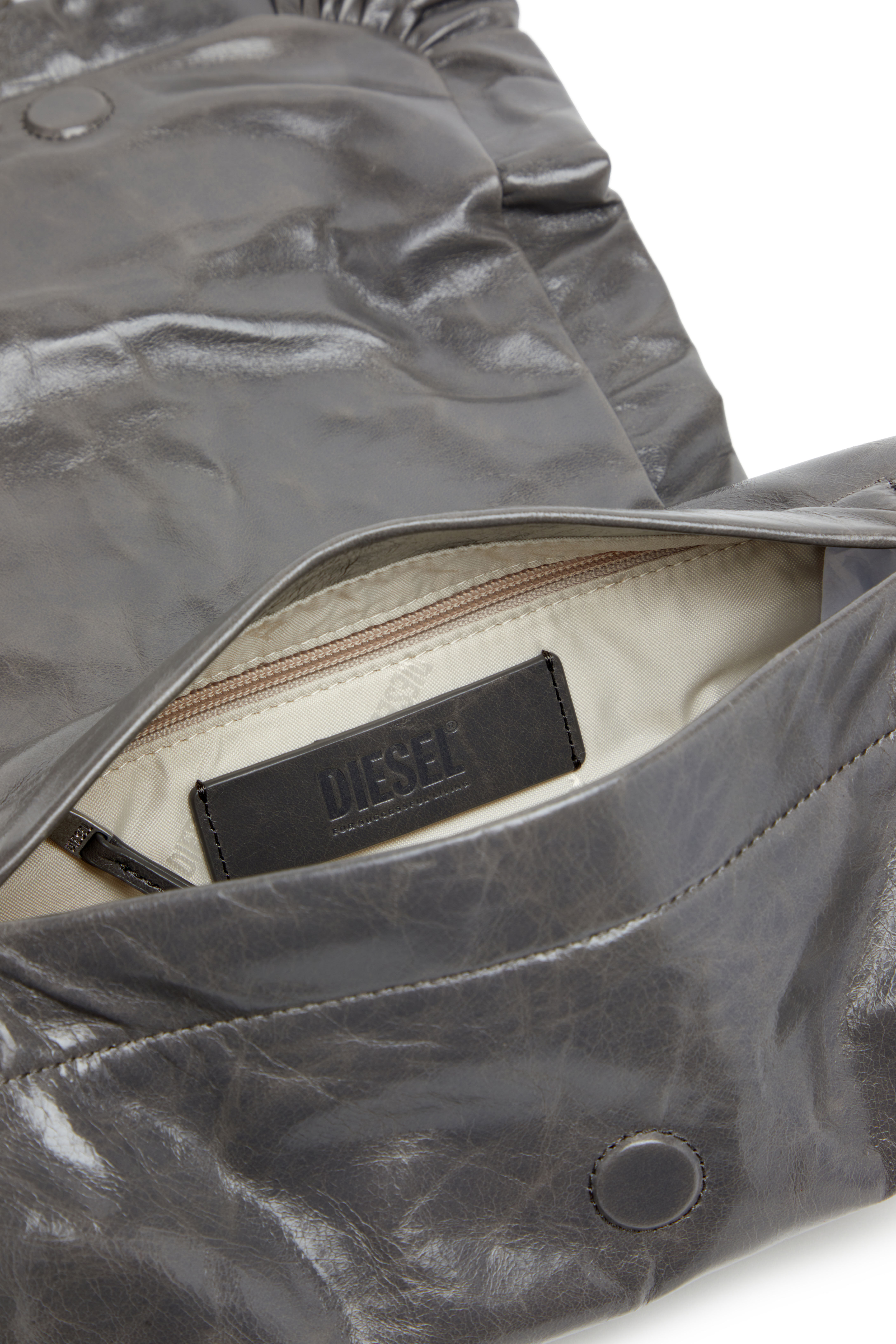 Diesel - SCRUNCH-D SHOULDER S, Scrunch-D S-Sac à bandoulière en cuir froissé Femme in Gris - 2
