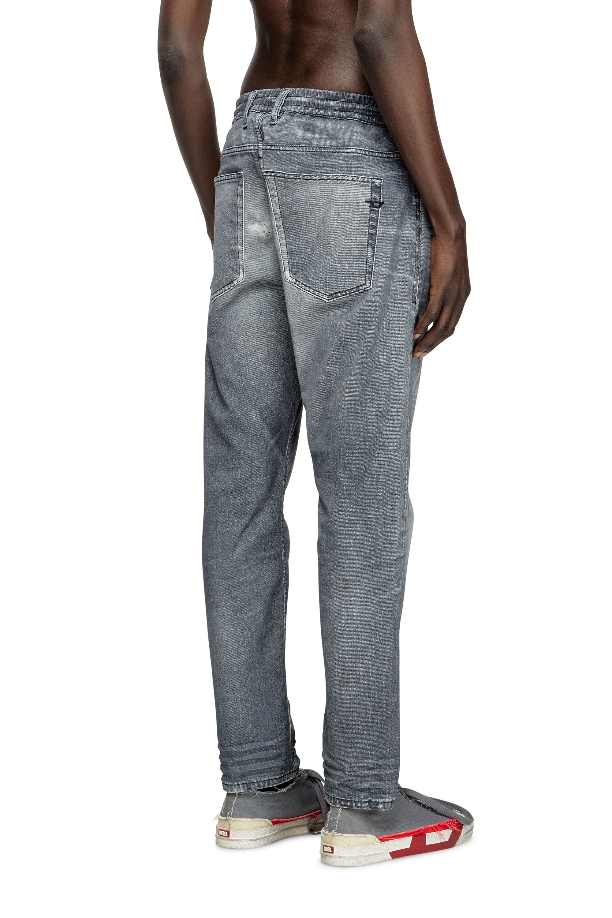 Diesel - Regular 2030 D-Krooley Joggjeans® 068PC Homme, Gris - Image 4