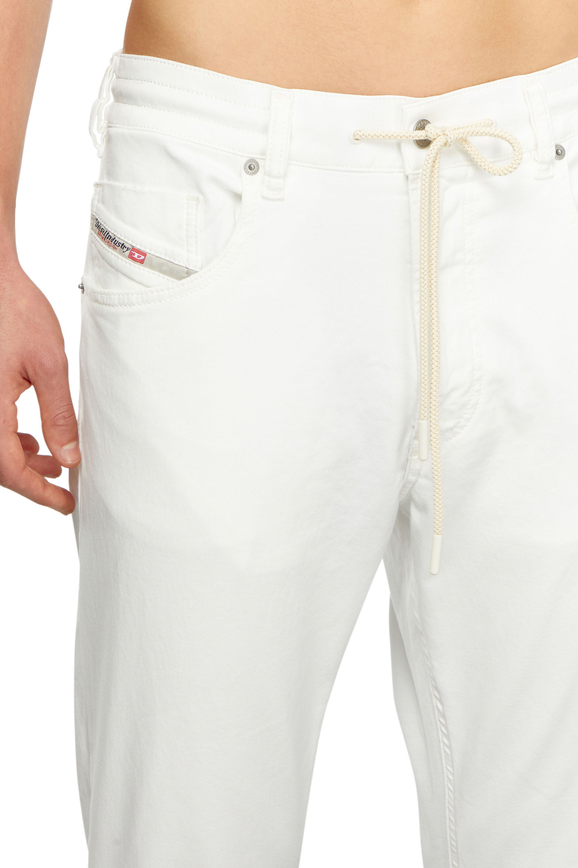 Diesel - Homme Tapered 2030 D-Krooley Joggjeans® 068HX, Blanc - Image 5