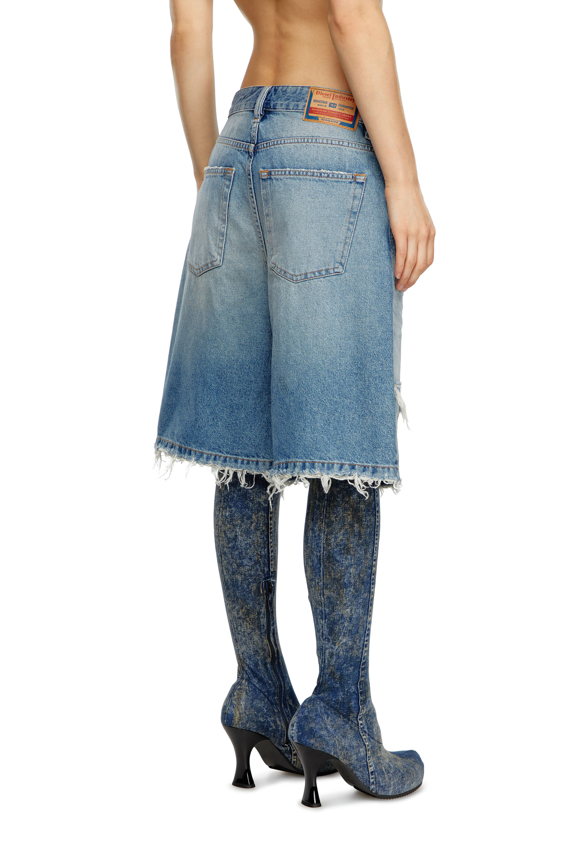 Diesel - DE-SIRE-SHORT, Short en denim effet déchiré-réparé Femme in Bleu - 5