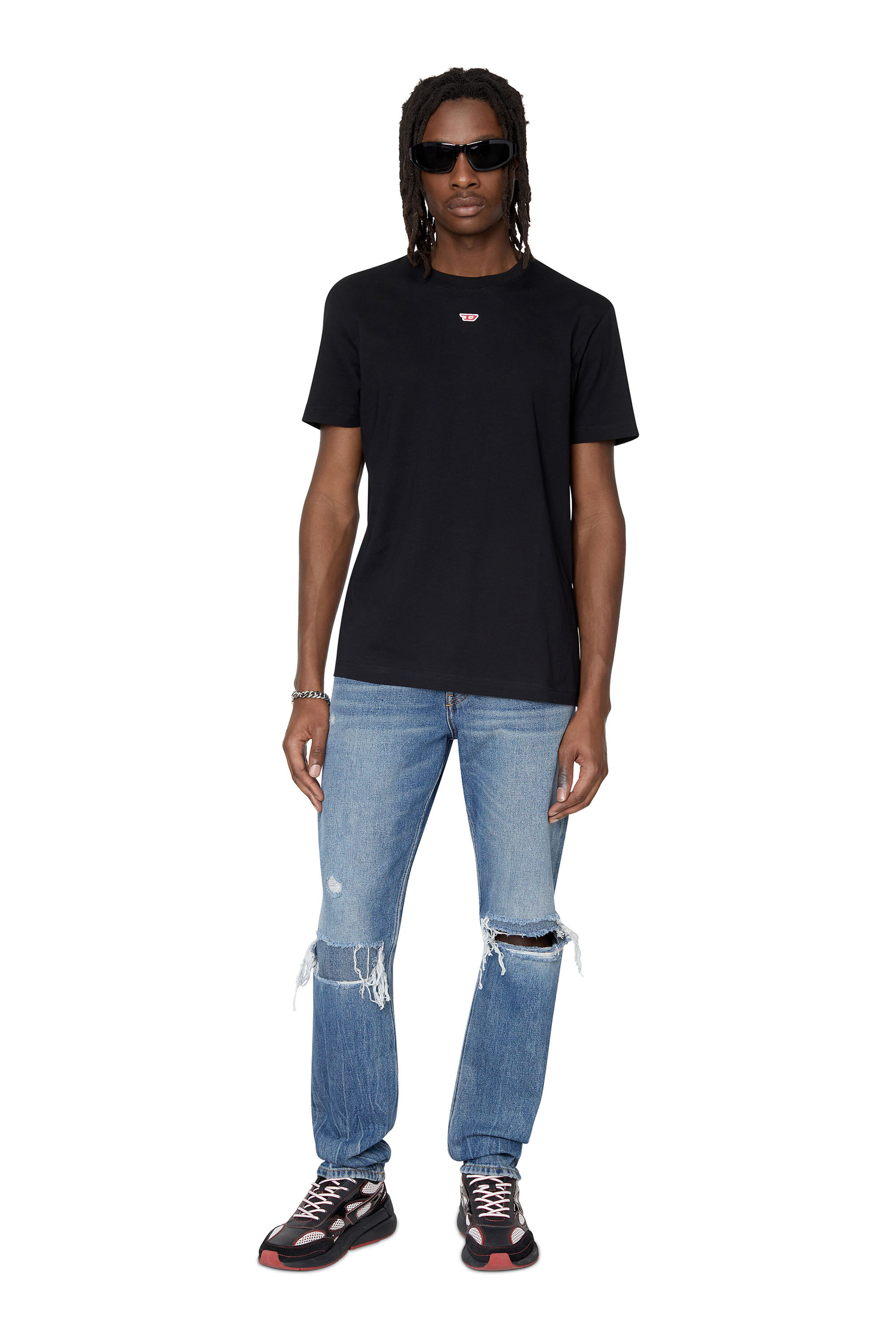 Black t shirt with jeans on sale