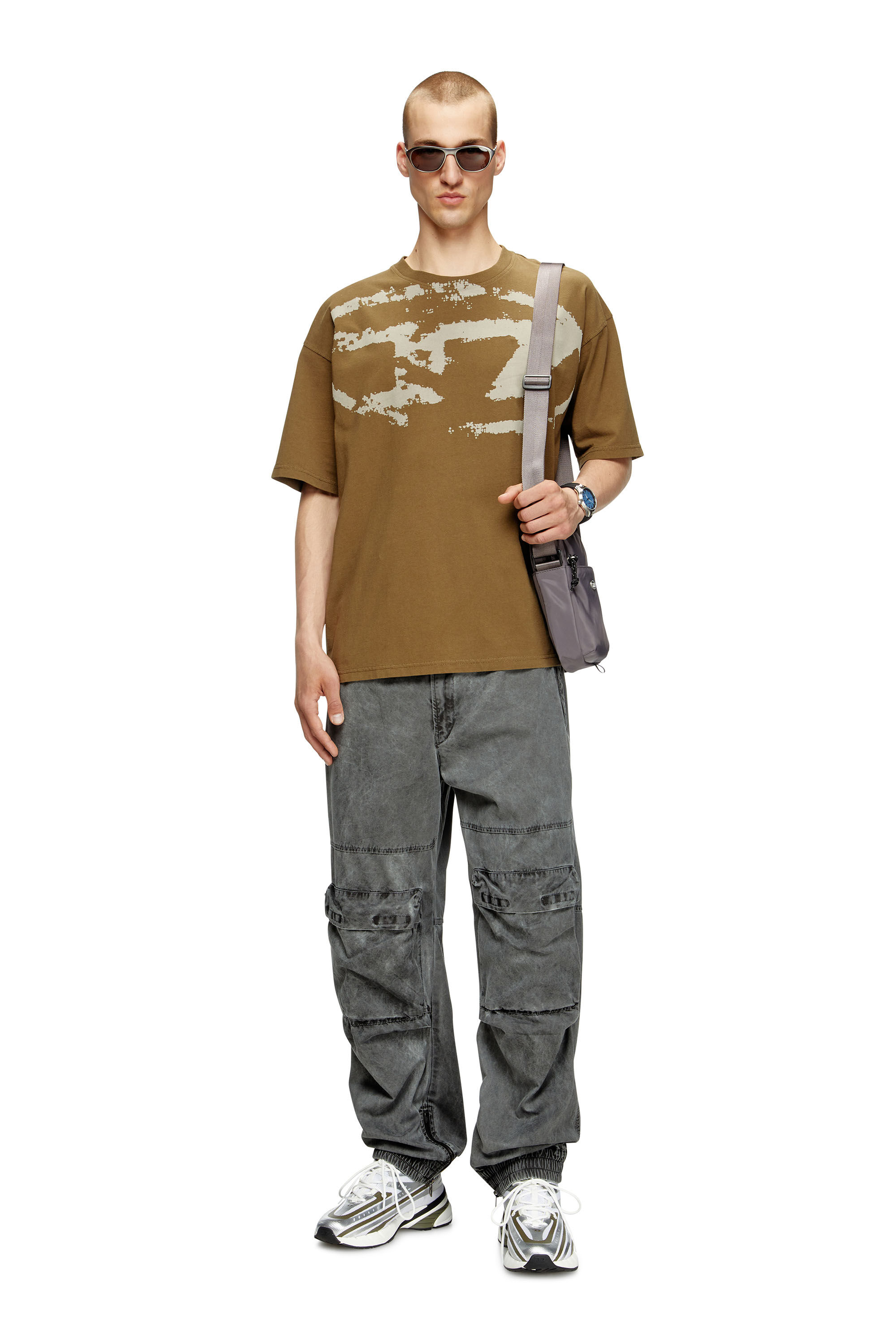 Diesel - T-BOXT-N14, T-shirt avec logo floqué effet vieilli Homme in Marron - 1