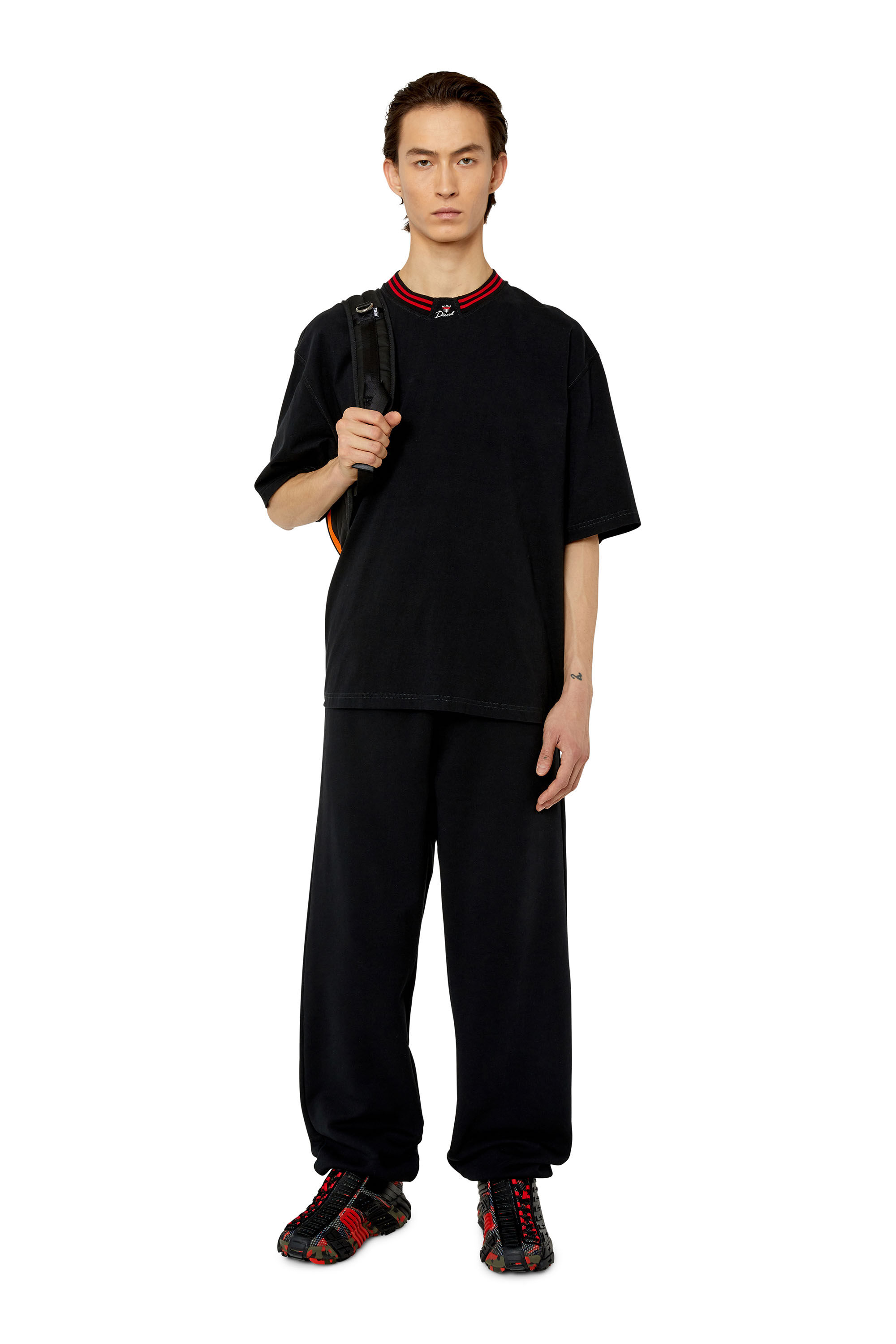 Diesel - T-KROWN, T-shirt avec col à logo Homme in Noir - 1