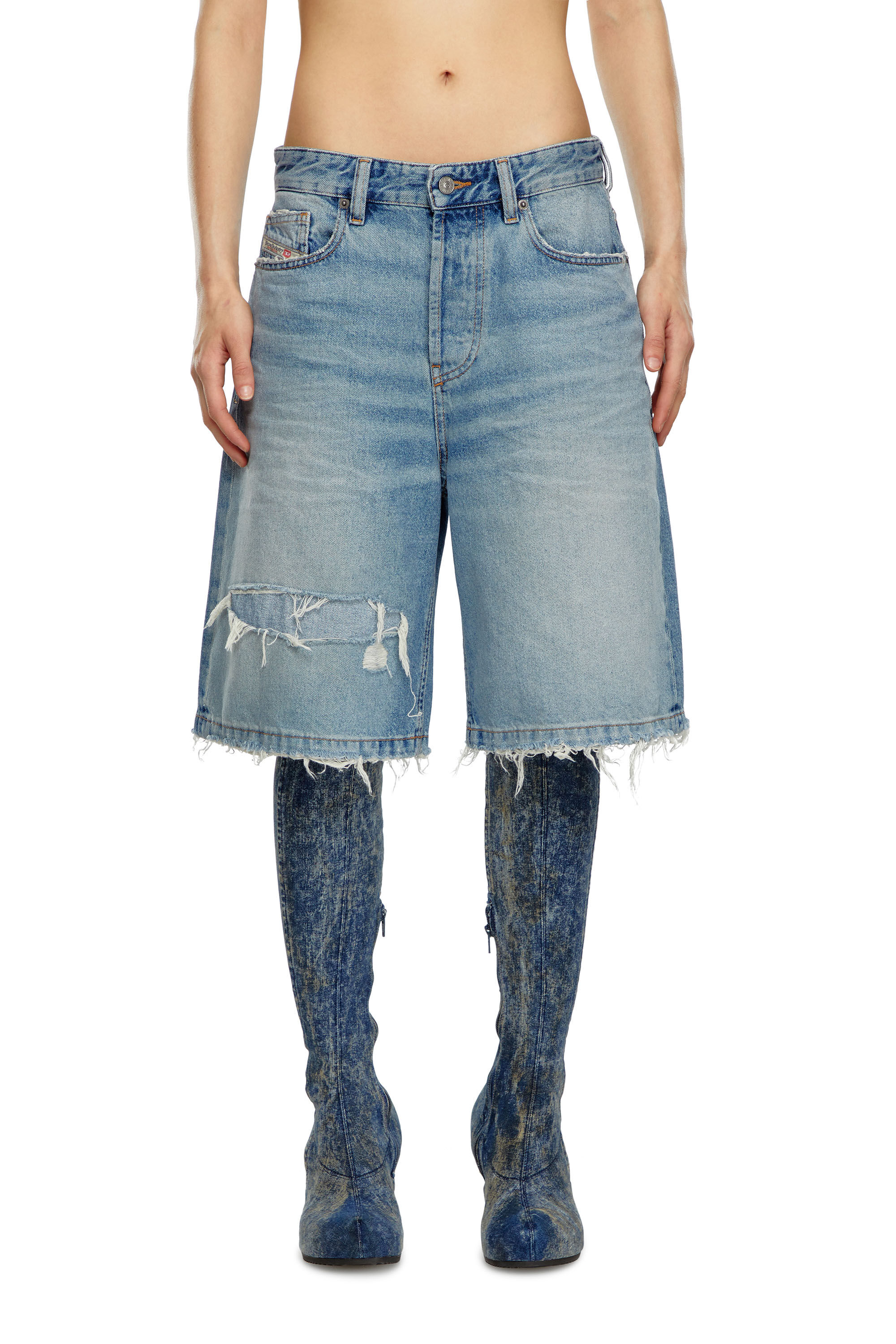 Diesel - DE-SIRE-SHORT, Short en denim effet déchiré-réparé Femme in Bleu - 3