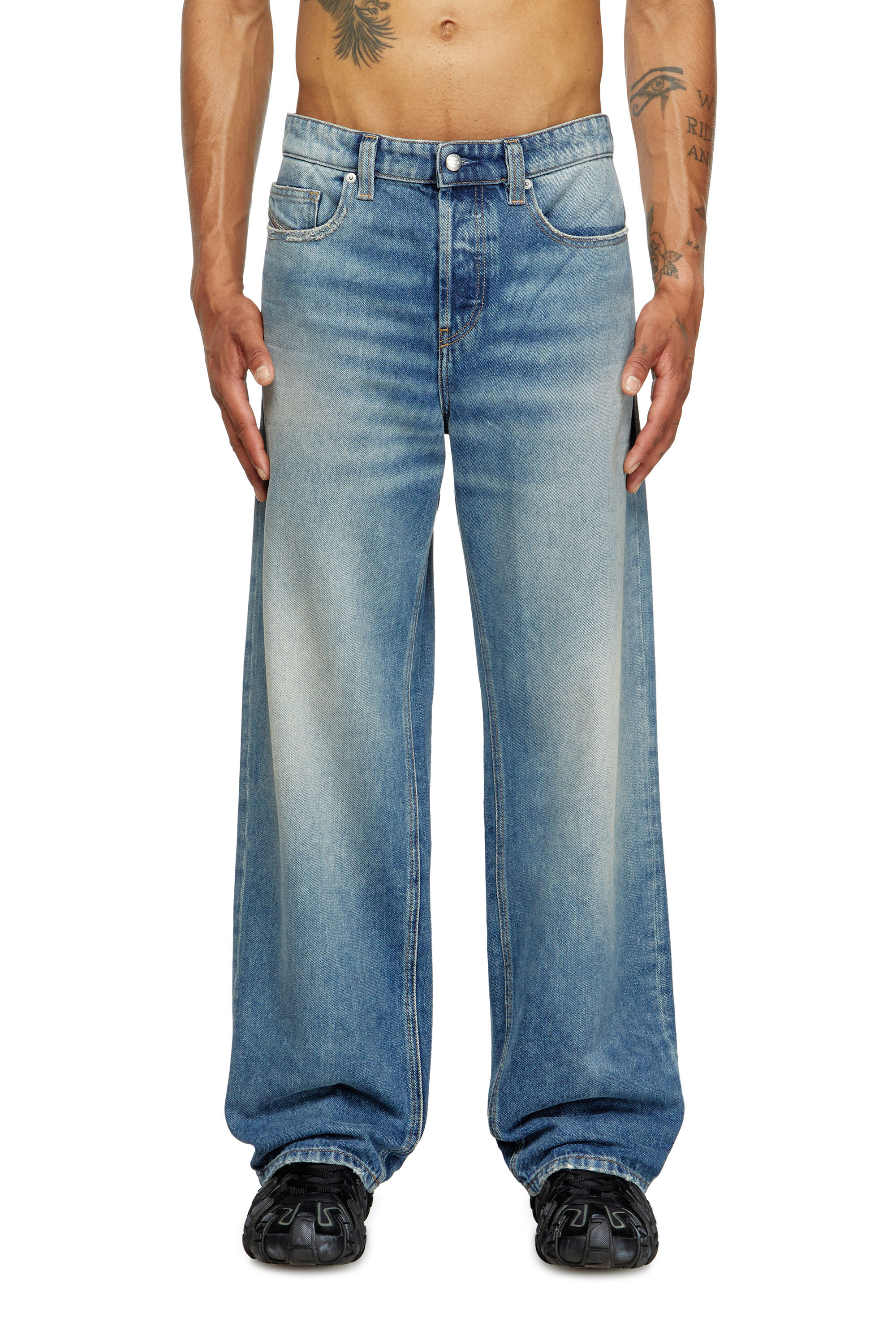 Diesel - Male's Relaxed Jeans 2001 D-Macro 0DBEB, Medium Blue - 3