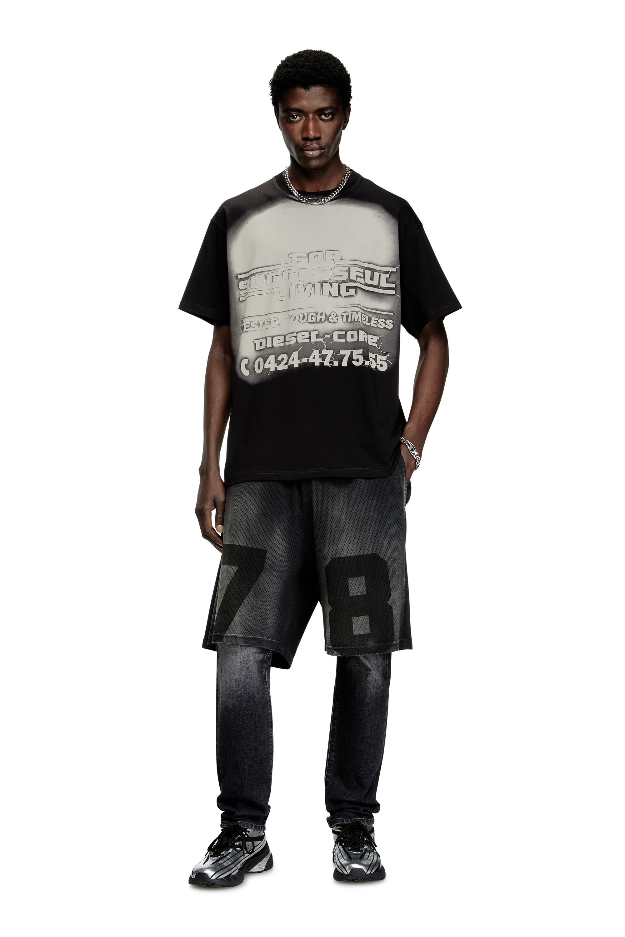 Diesel - T-BOXT-R15, T-shirt à motif graphique avec logo éclaté Homme in Noir - 1