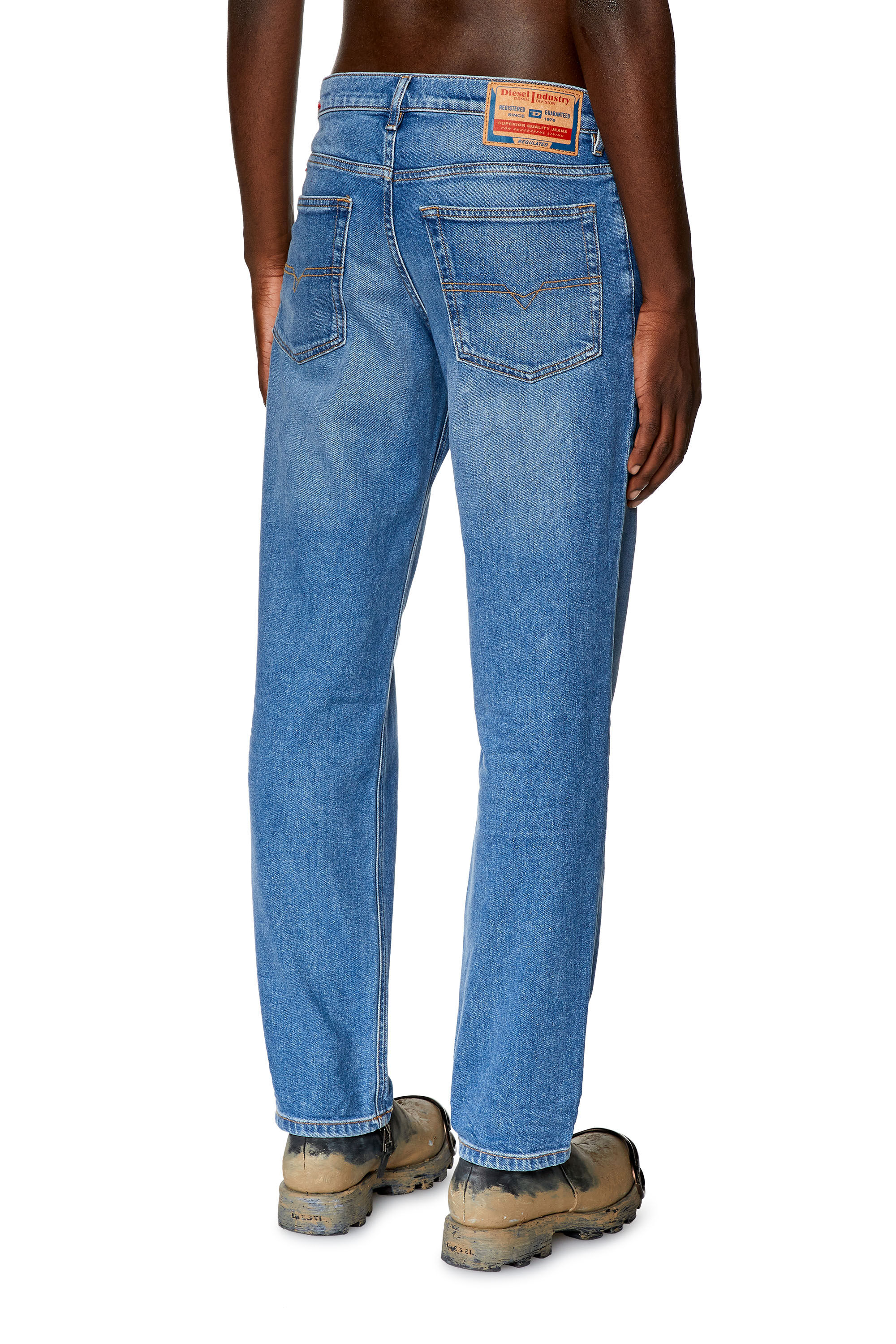 Diesel - Tapered Jeans 2023 D-Finitive 0ENAS, Bleu Clair - Image 4