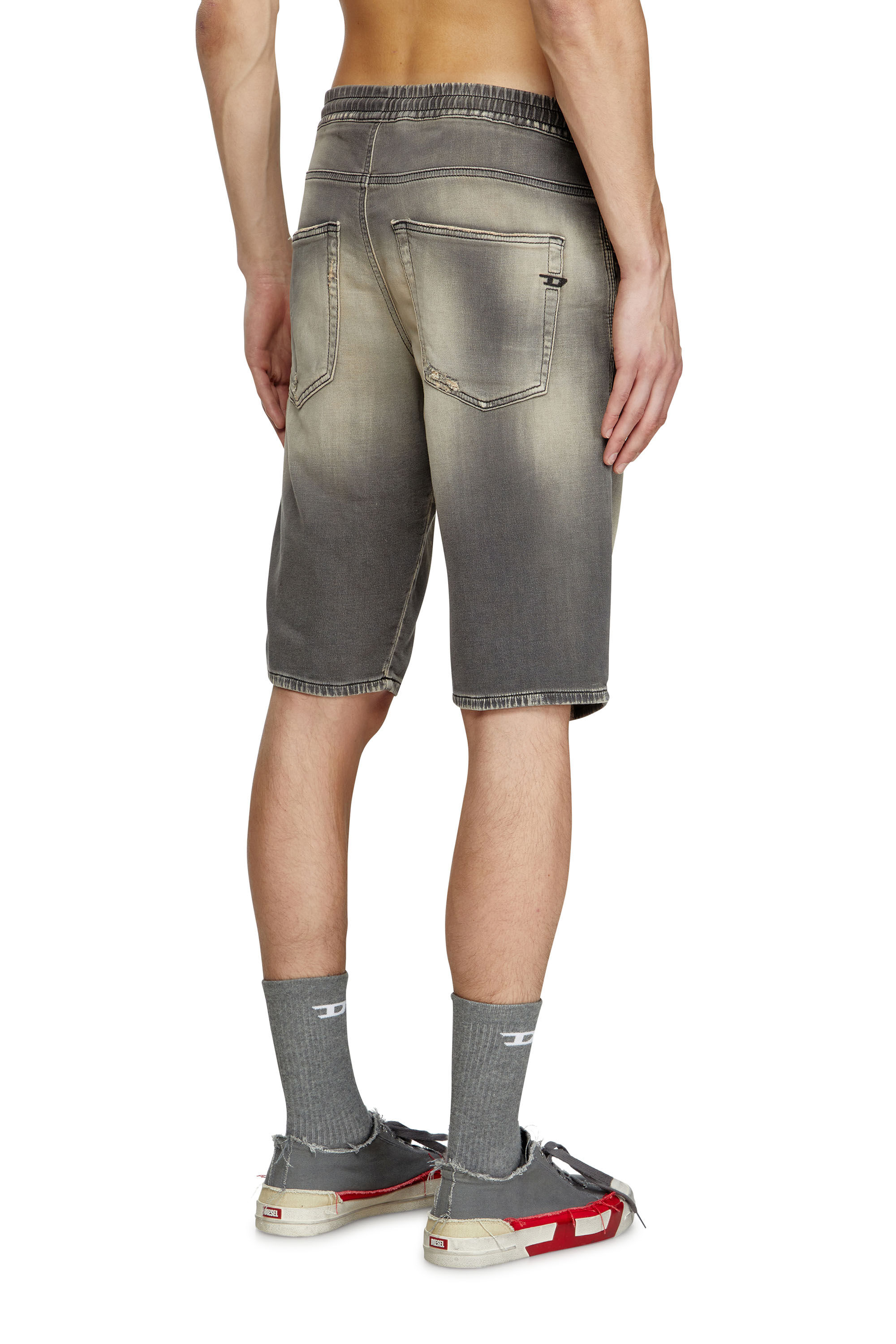 Diesel - 2033 D-KROOLEY-SHORT JOGG, Short chino en JoggJeans Homme in Gris - 4