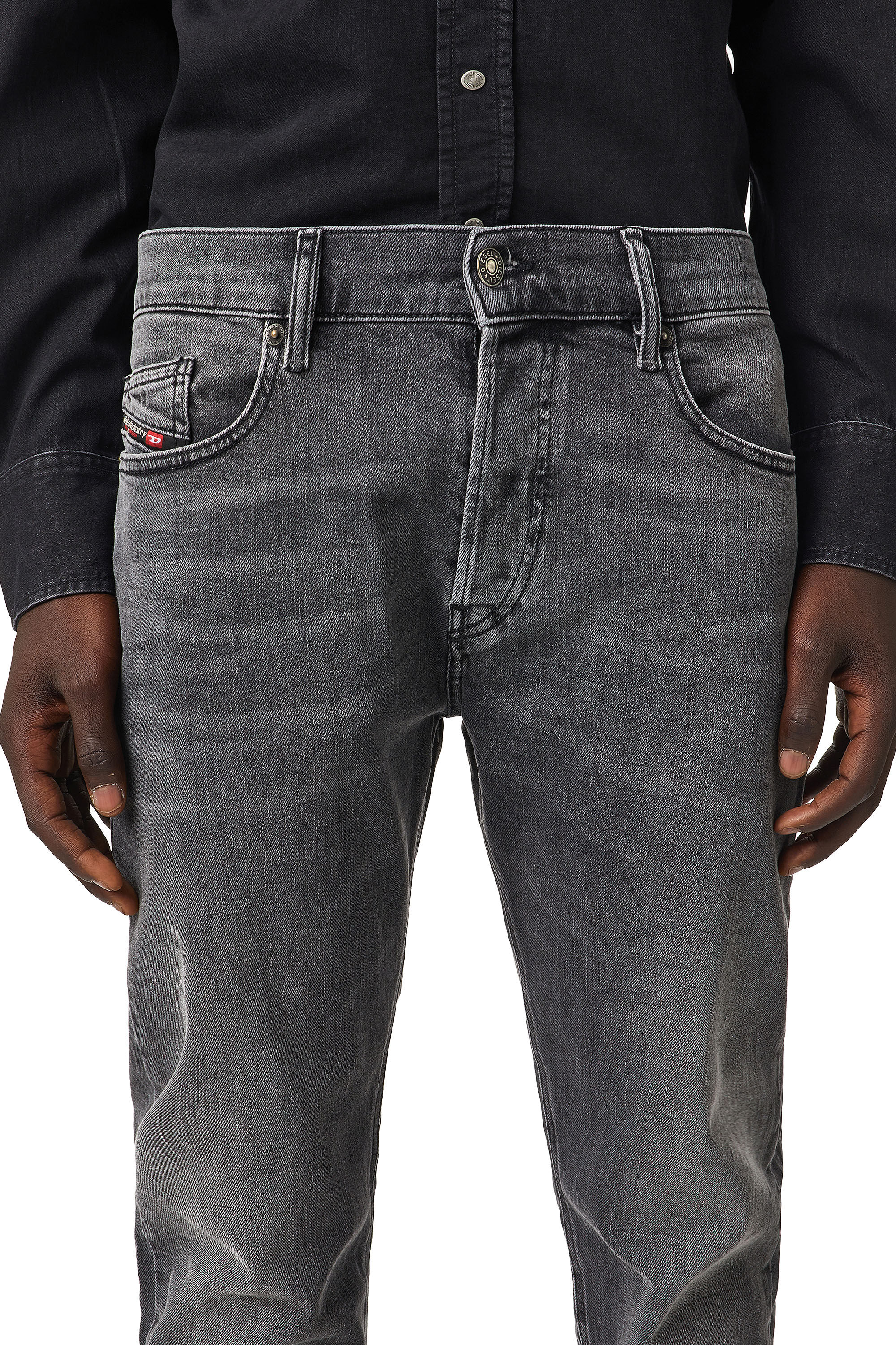 Diesel - D-Luster 009ZT Slim Jeans, Noir/Gris foncé - Image 5