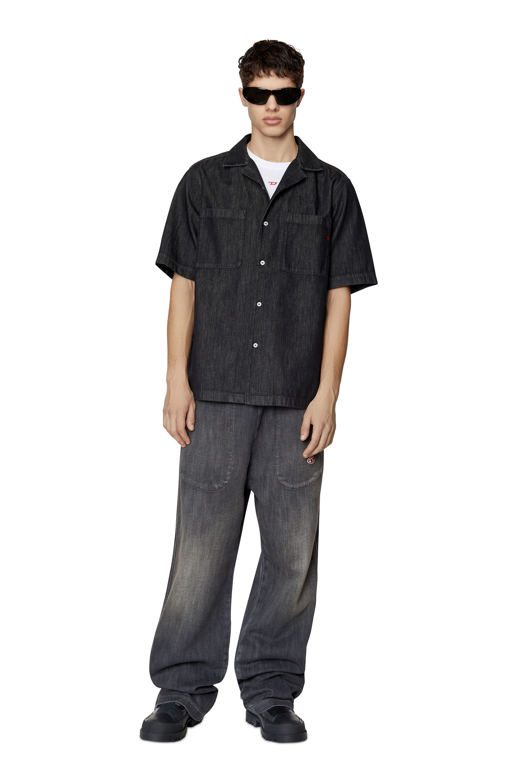 Diesel - D-PAROSHORT, Chemise bowling en denim rinse Homme in Noir - 1