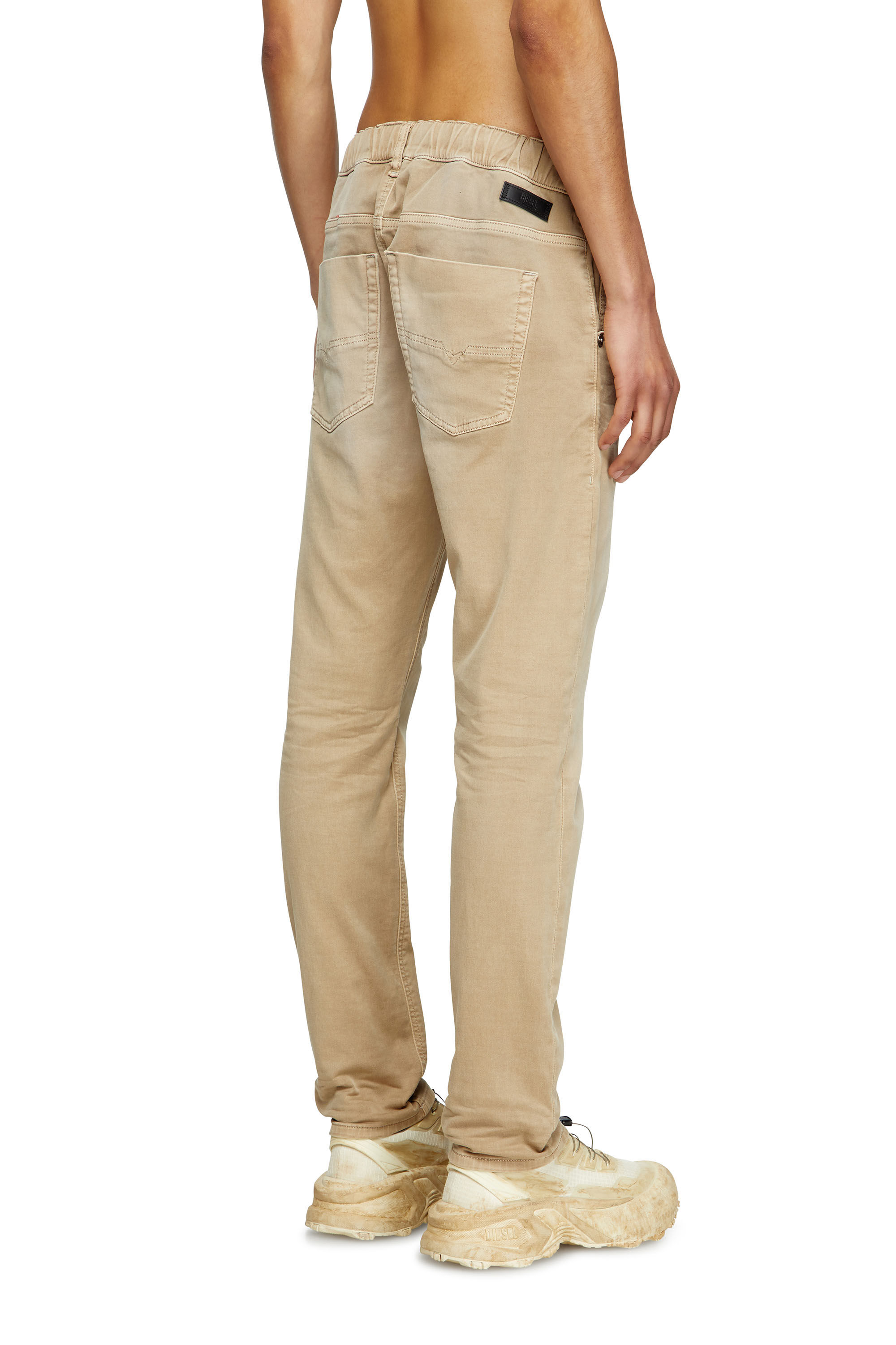 Diesel - Regular 2030 D-Krooley Joggjeans® 0670M Homme, Beige - Image 4