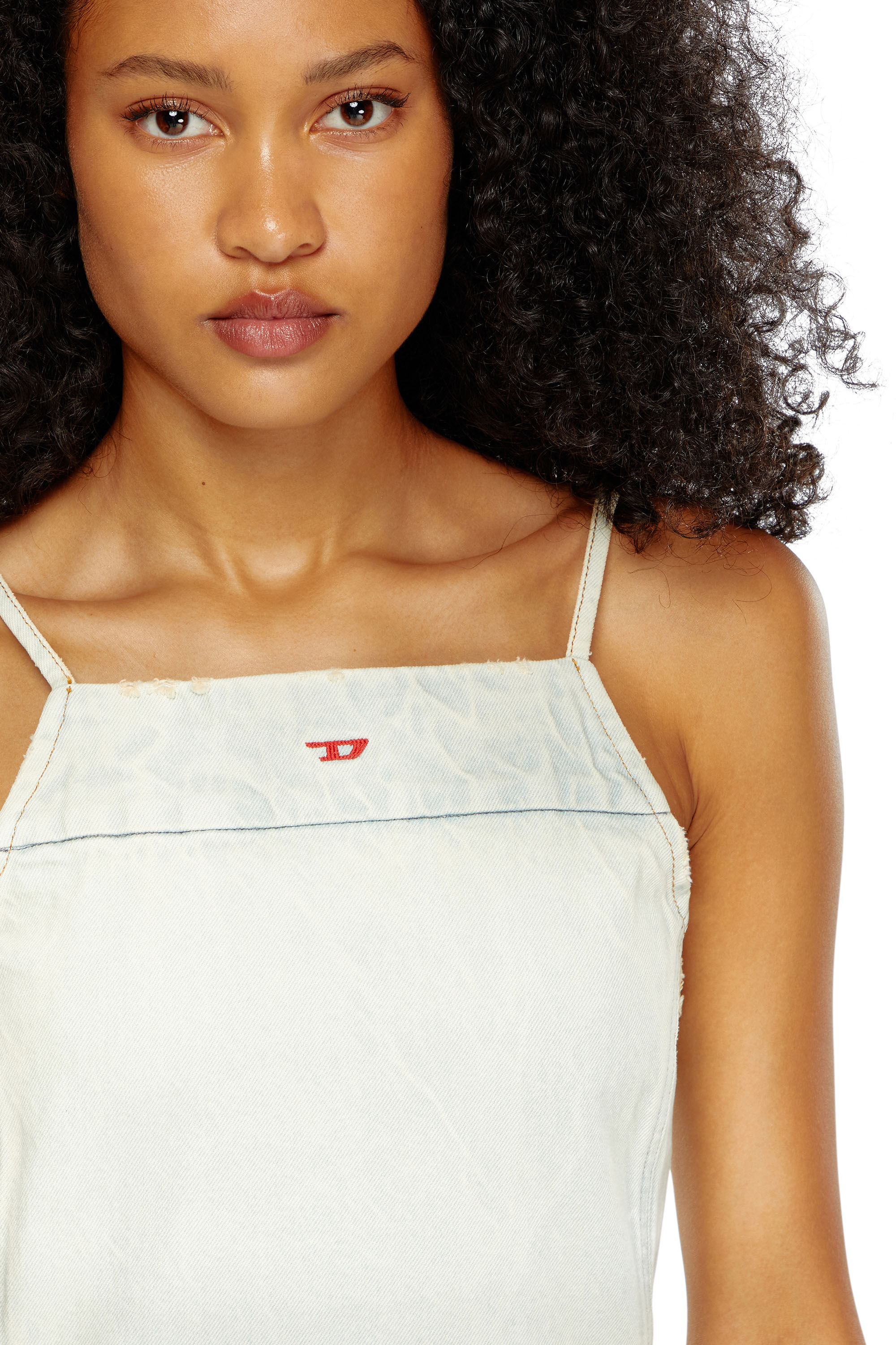 Diesel - DE-BETY-DRESS-D, Robe dos nu en denim avec délavage effet poussière Femme in Bleu - 4