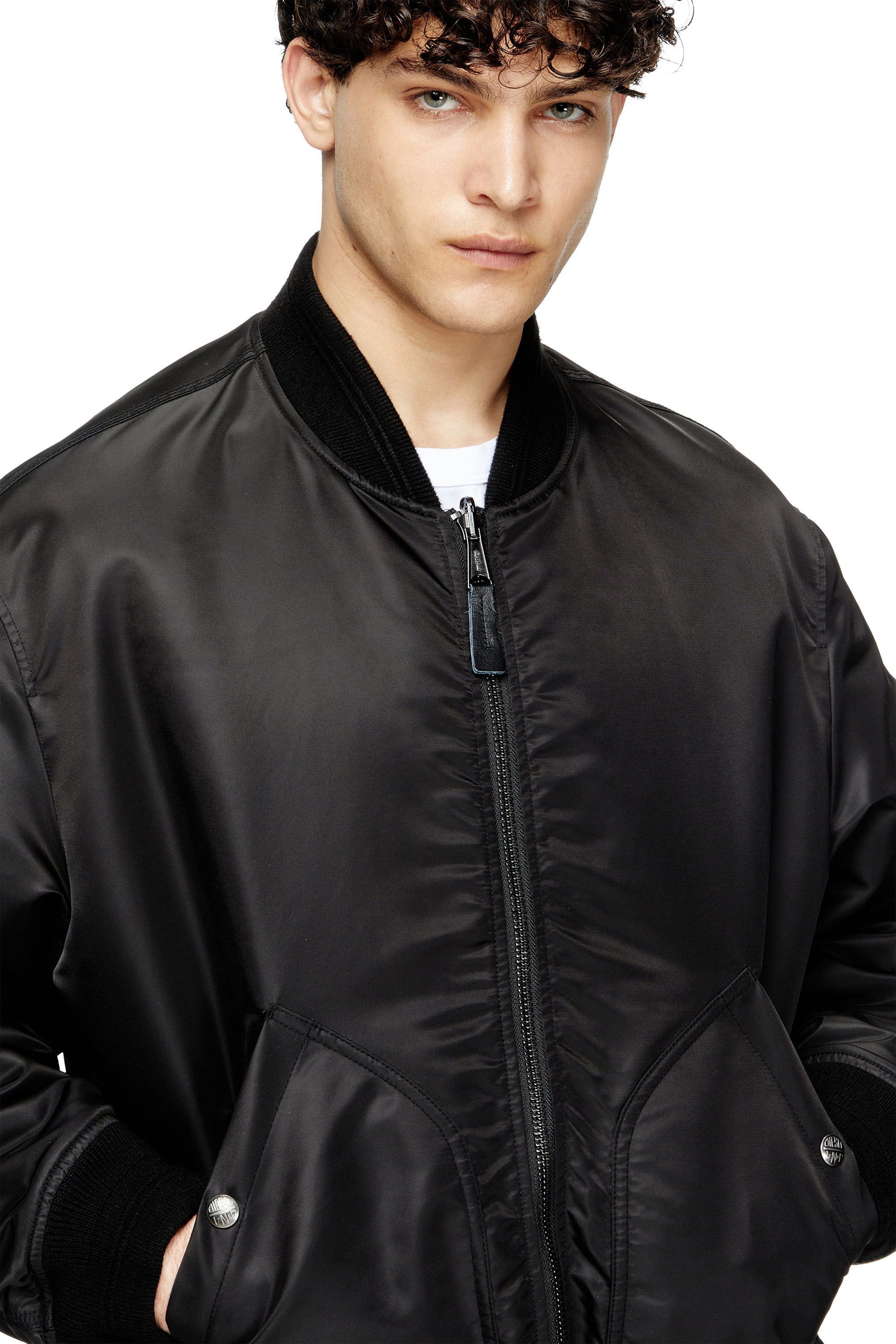 Diesel - J-HELD, Veste bomber en nylon rembourré avec Oval D Homme in Noir - 4
