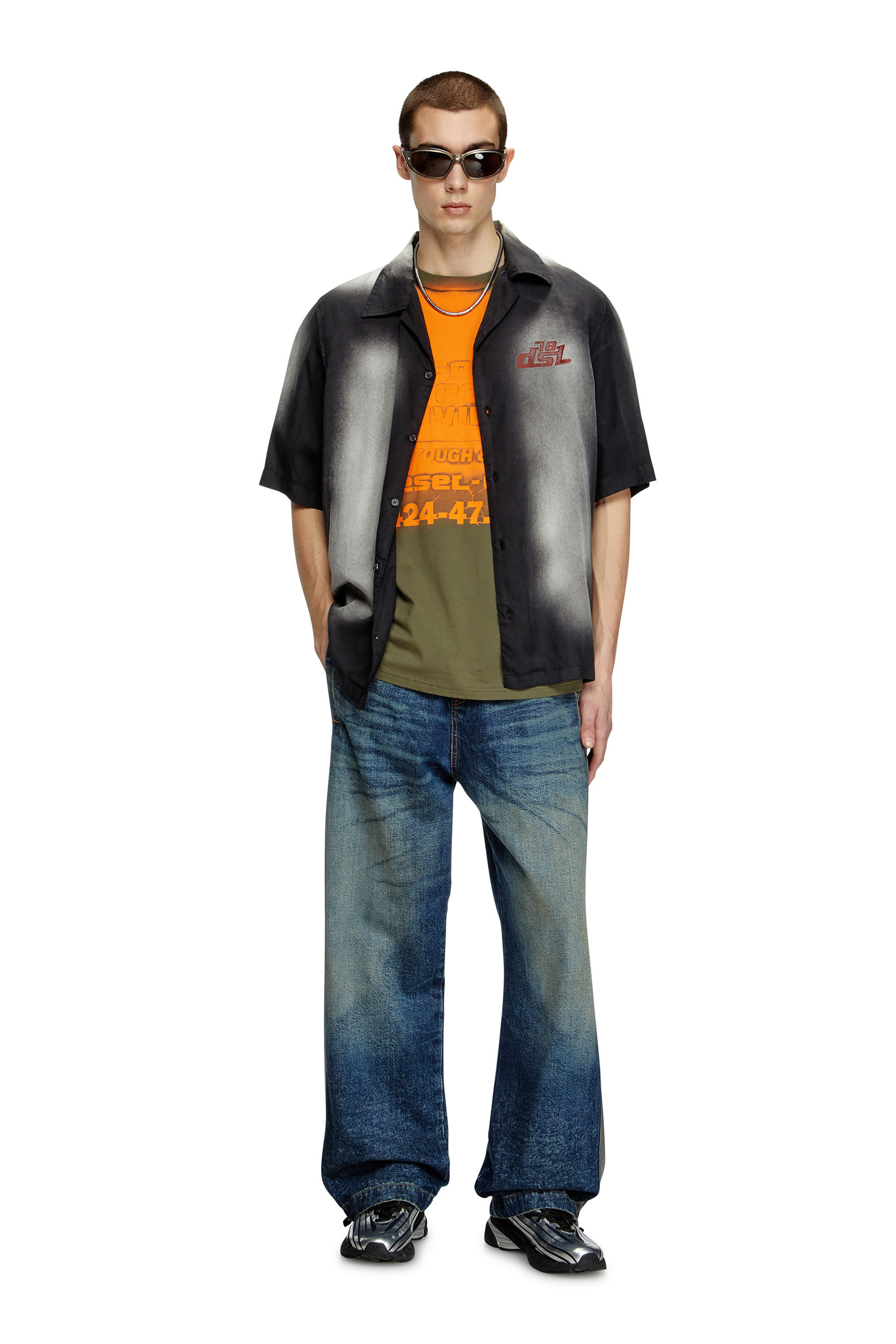 Diesel - T-BOXT-R15, Male's T-shirt with blowout logo graphic in Military Green - 1