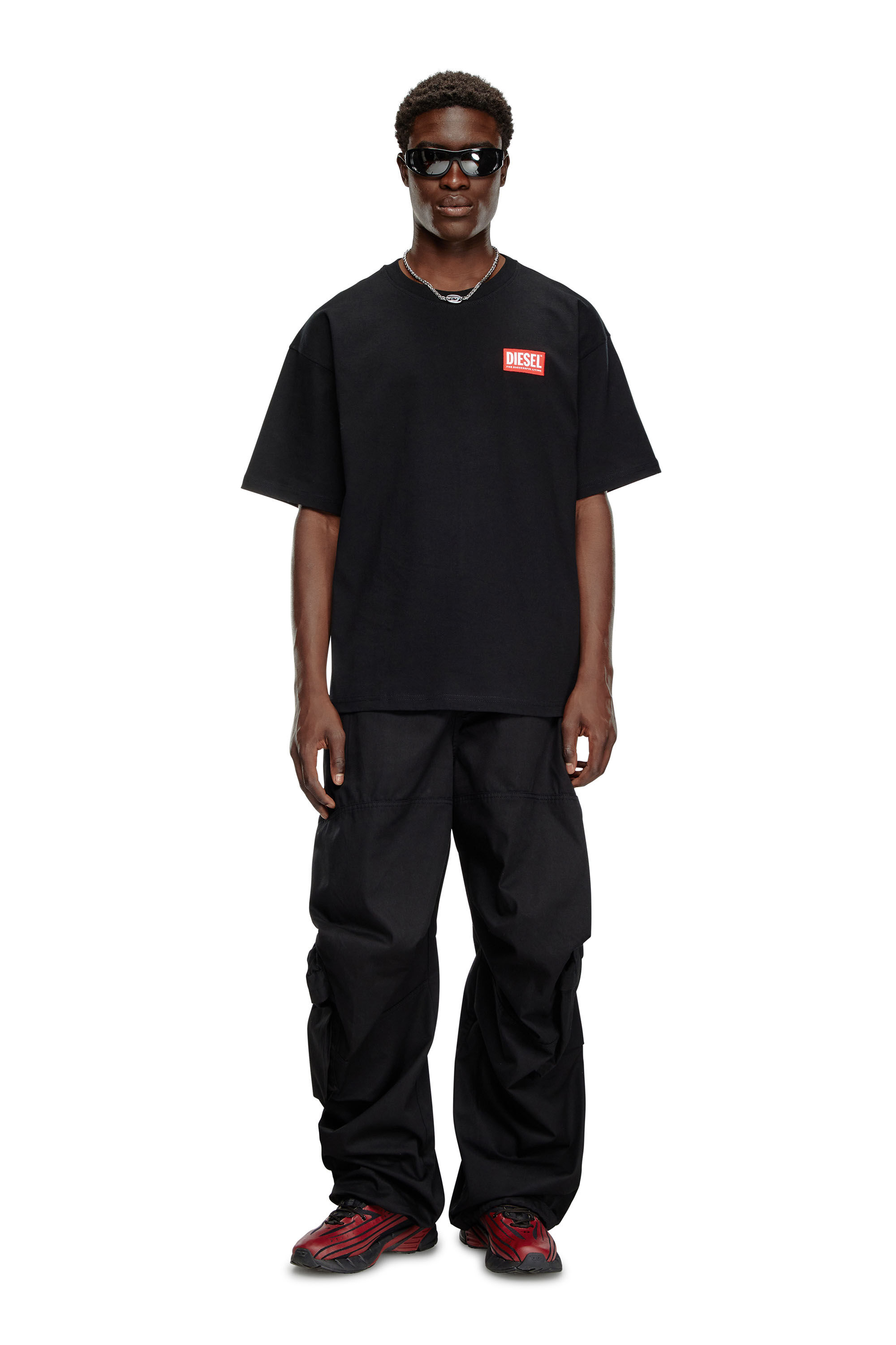 Diesel - T-BOXT-LAB, T-shirt avec empiècement à logo en jacquard Homme in Noir - 1