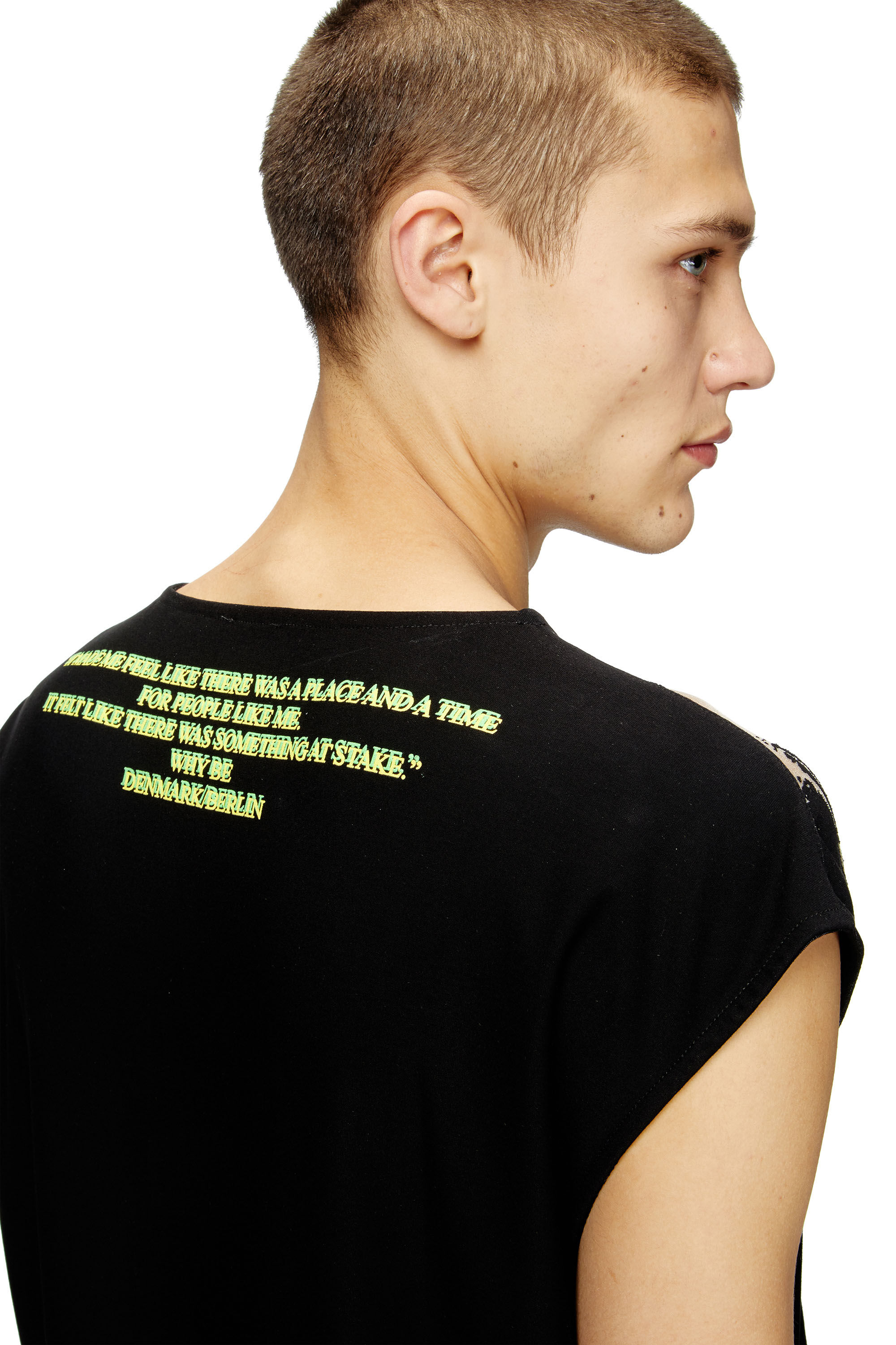 Diesel - T-ISAK-A, T-shirt sans manches avec imprimé paroles Mixte in Noir - 4