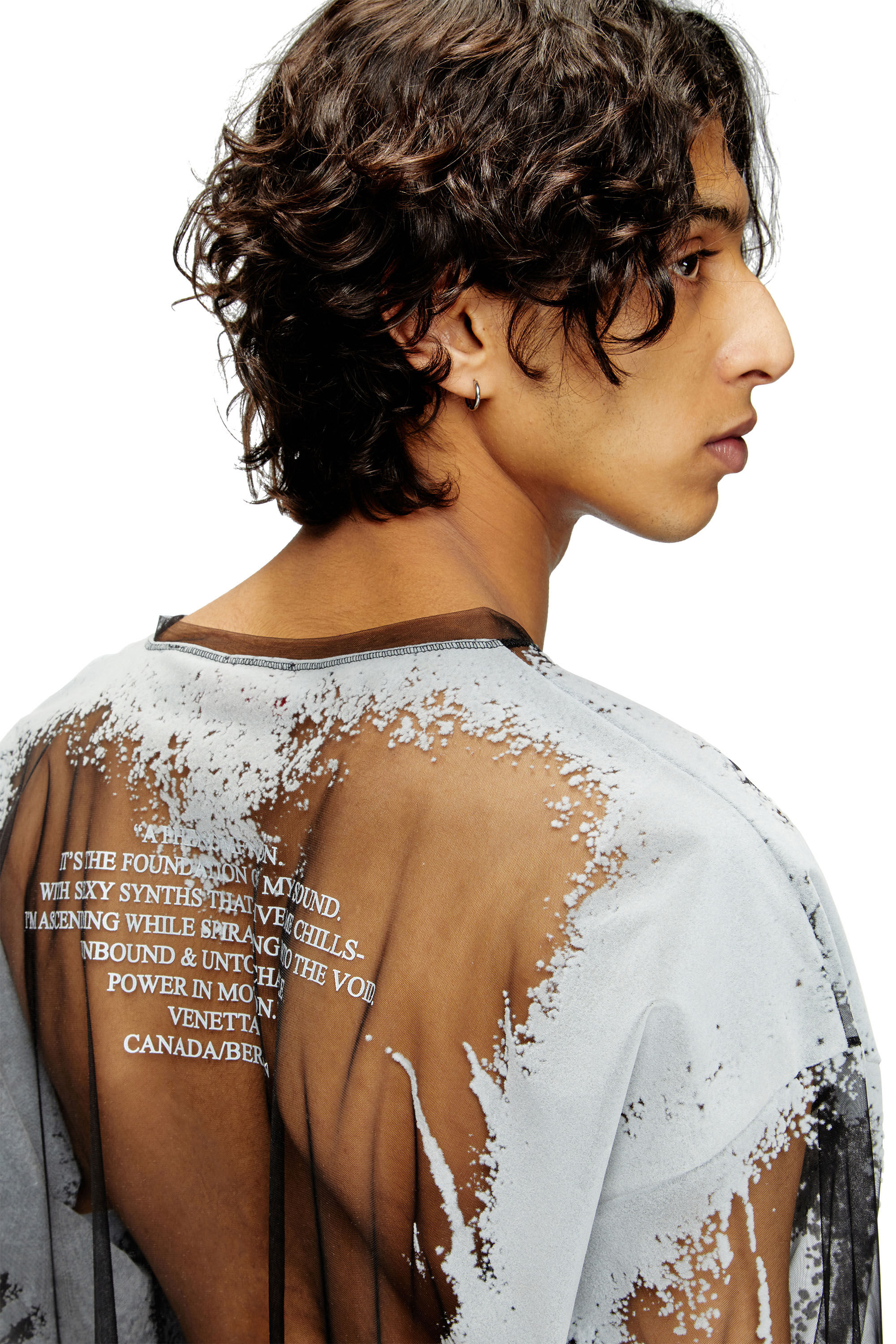 Diesel - T-HASSAN-LS-A, T-shirt en nylon à manches longues avec imprimé paroles Mixte in Noir - 4