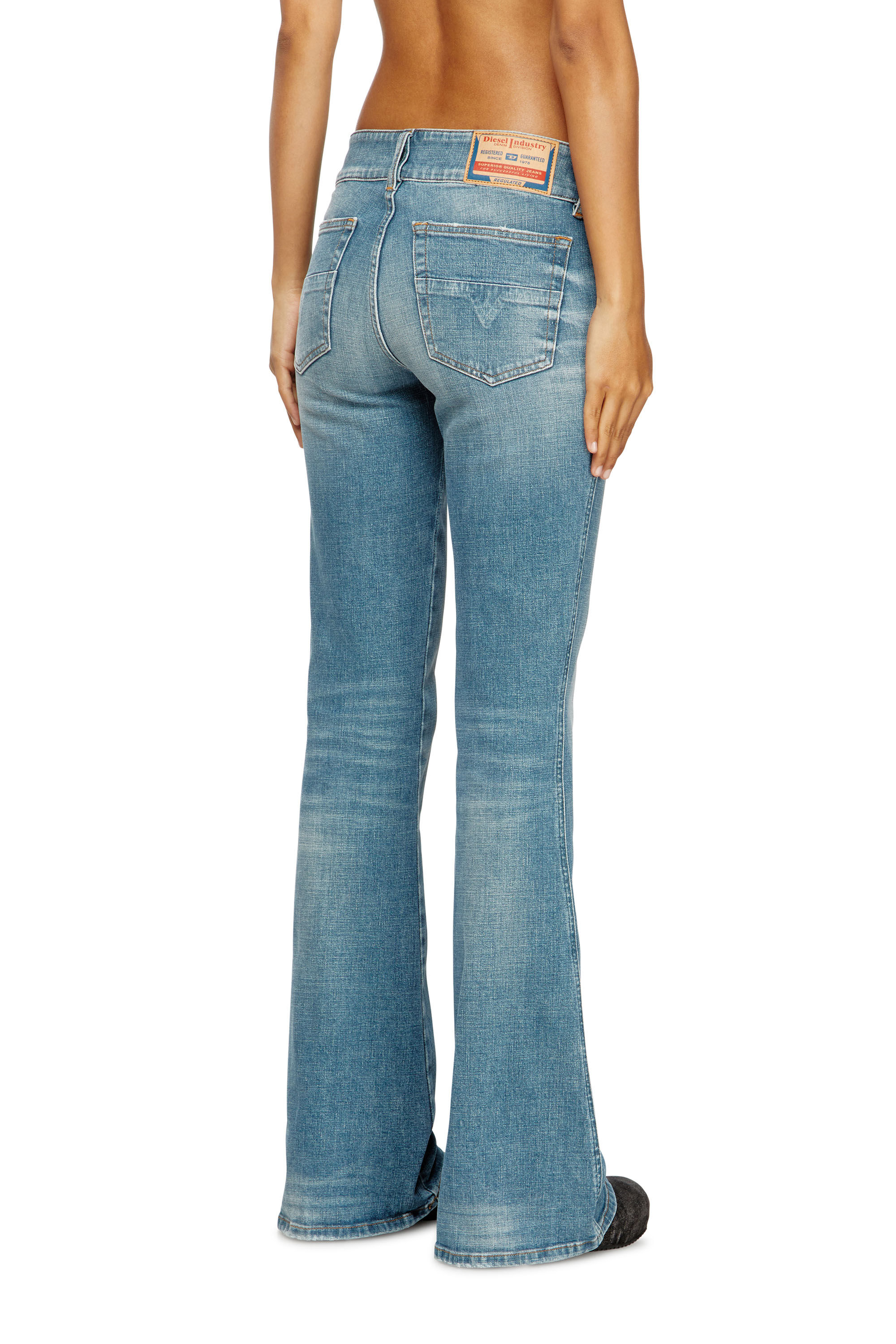 Diesel - Bootcut Jeans D-Hush 09M58 Femme, Bleu moyen - Image 5