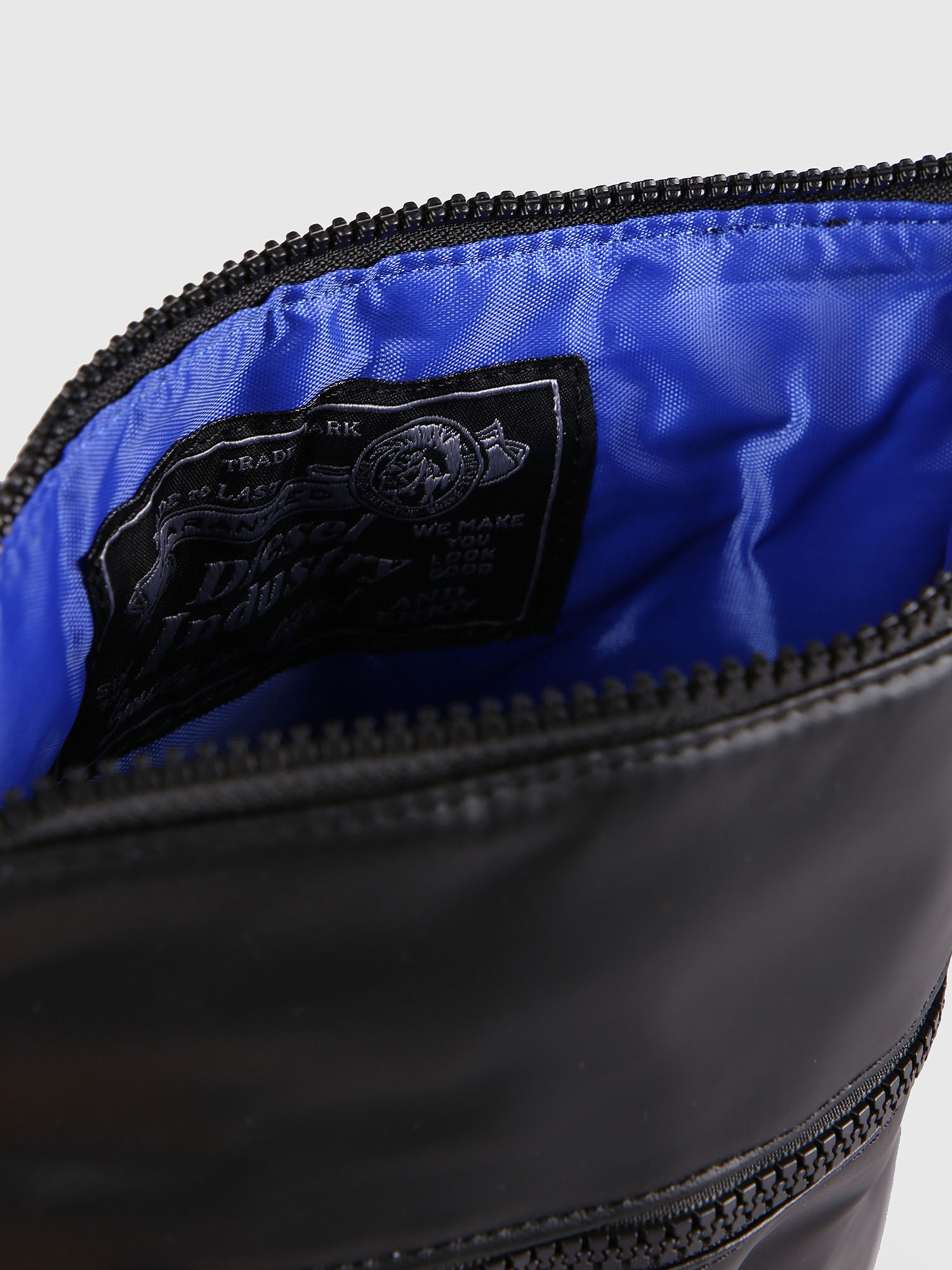 Diesel f discover cross outlet