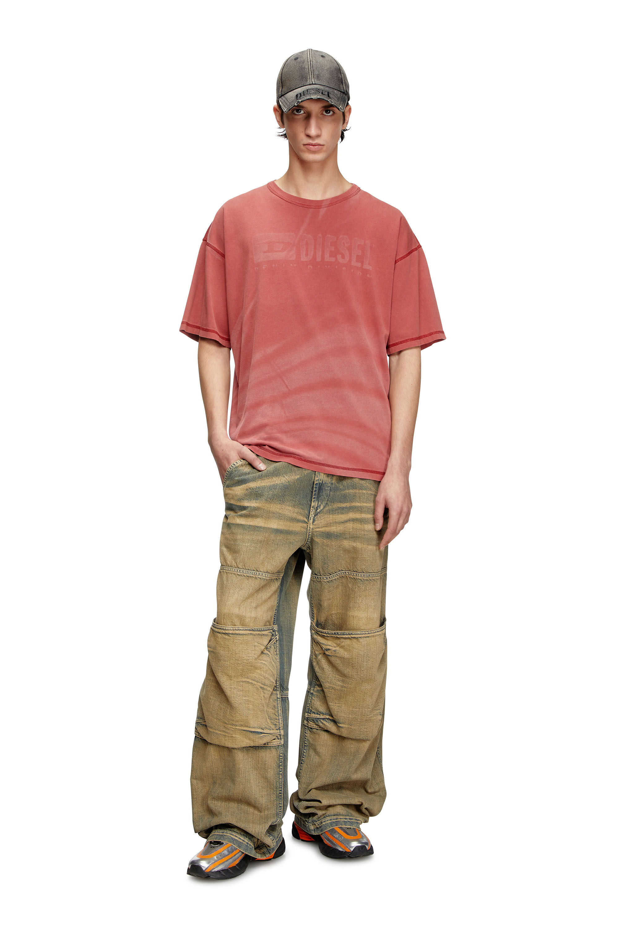 Diesel - T-ADJUST-R13, T-shirt à logo délavé au laser Homme in Rouge - 1