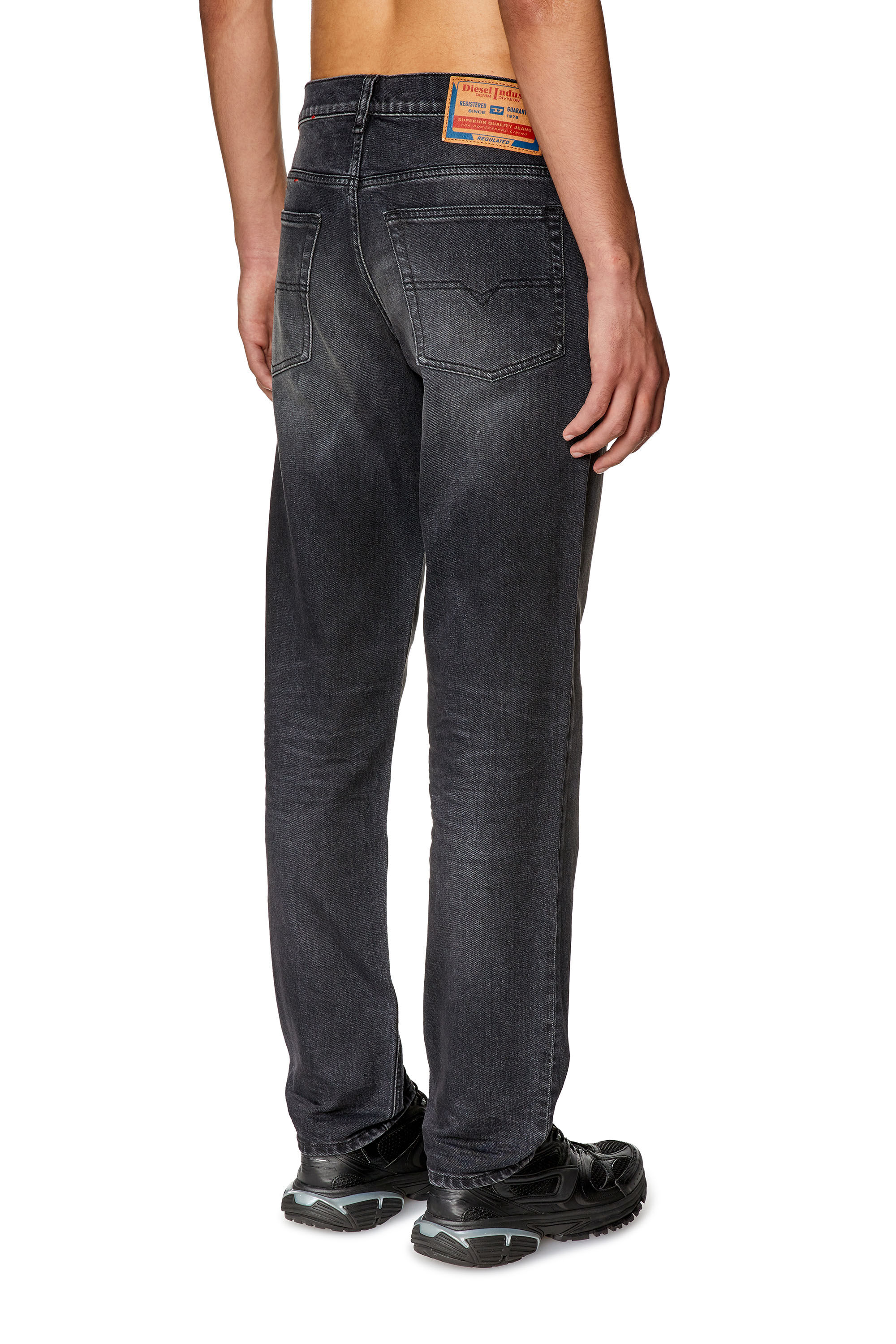 Tapered jeans discount diesel