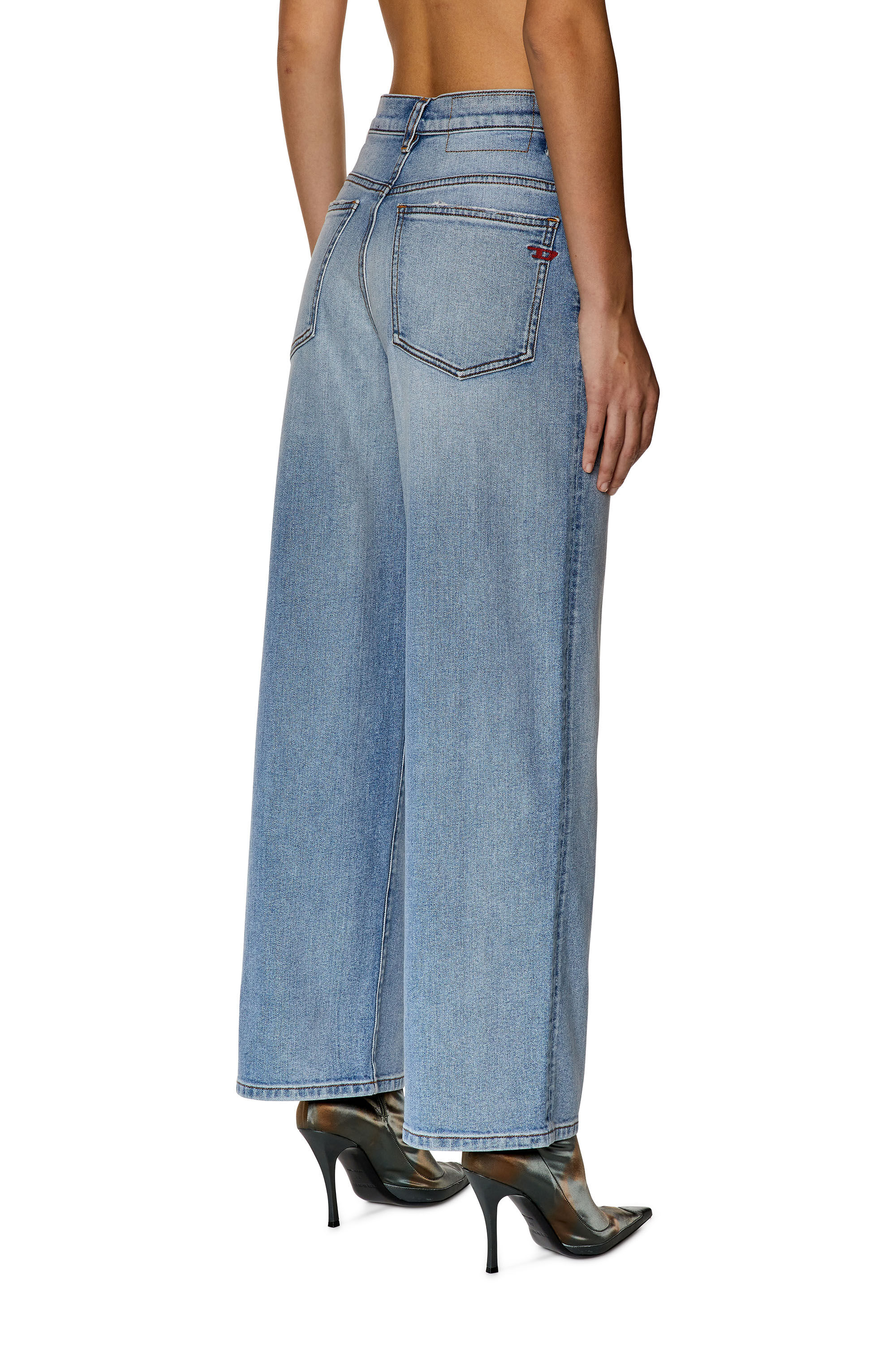 Diesel - Bootcut and Flare Jeans 2000 Widee 0AJAT Femme, Bleu Clair - Image 5
