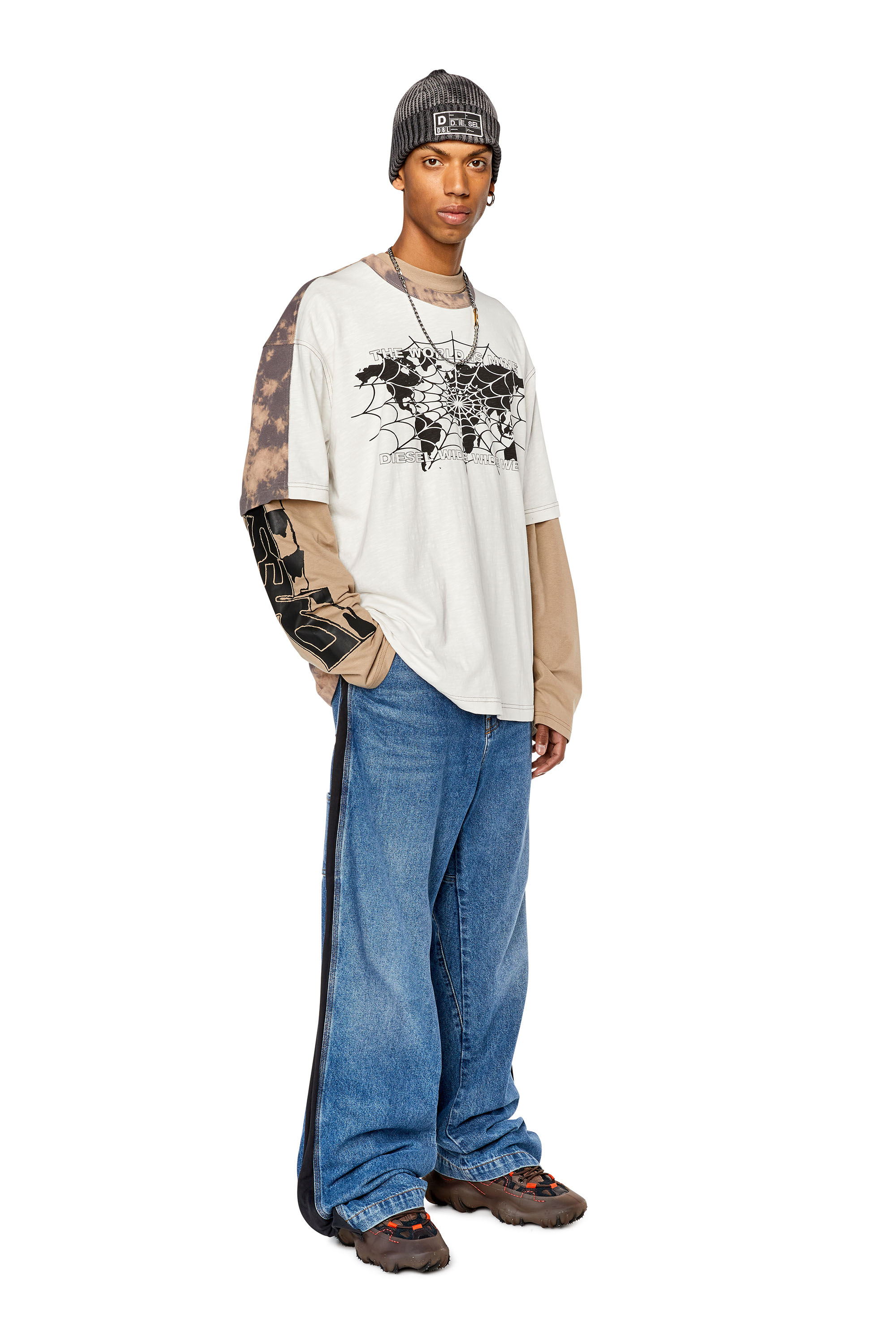 T-shirt with marbled sleeves