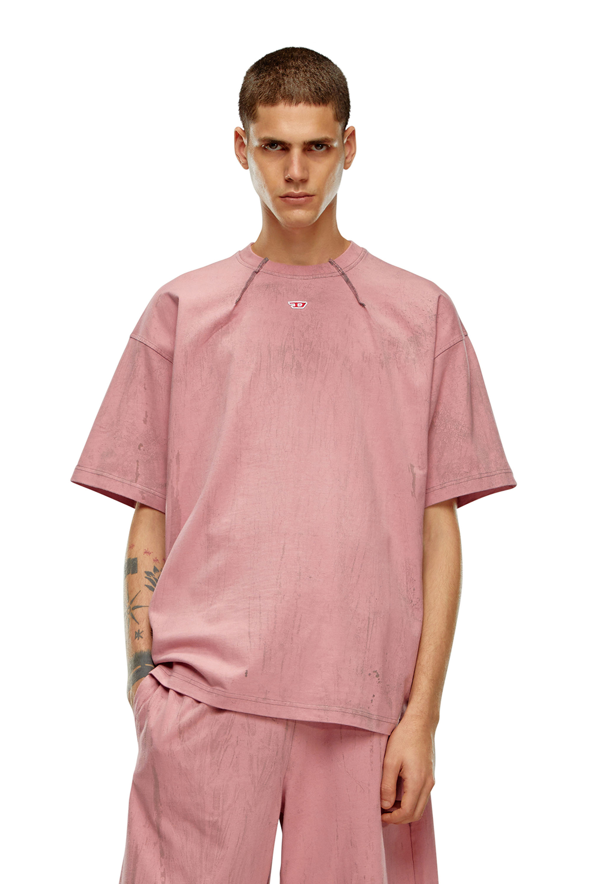 Diesel - T-COS, Homme T-shirt en jersey effet plâtre in Rose - Image 1