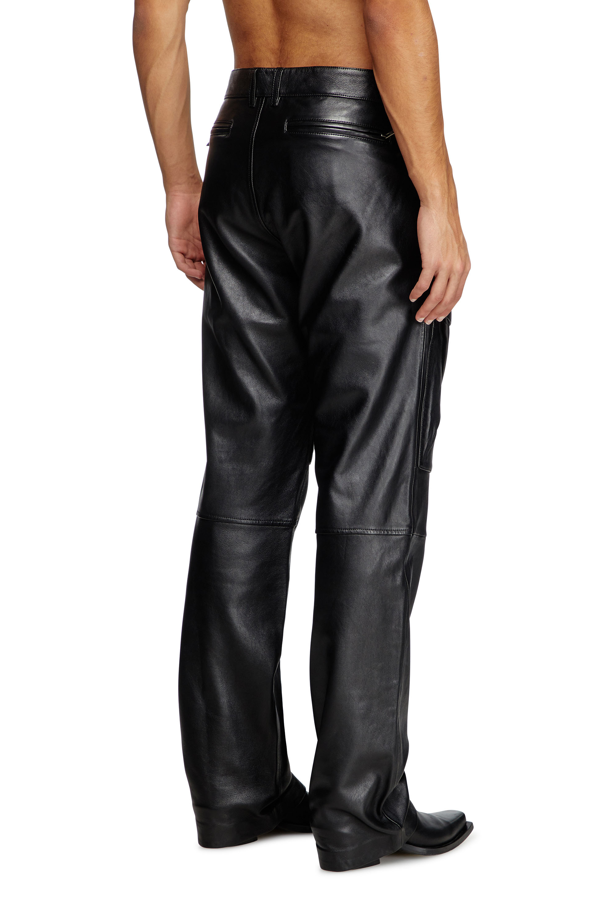 Diesel - P-GAST, Pantalon en cuir avec poches utility Homme in Noir - 3