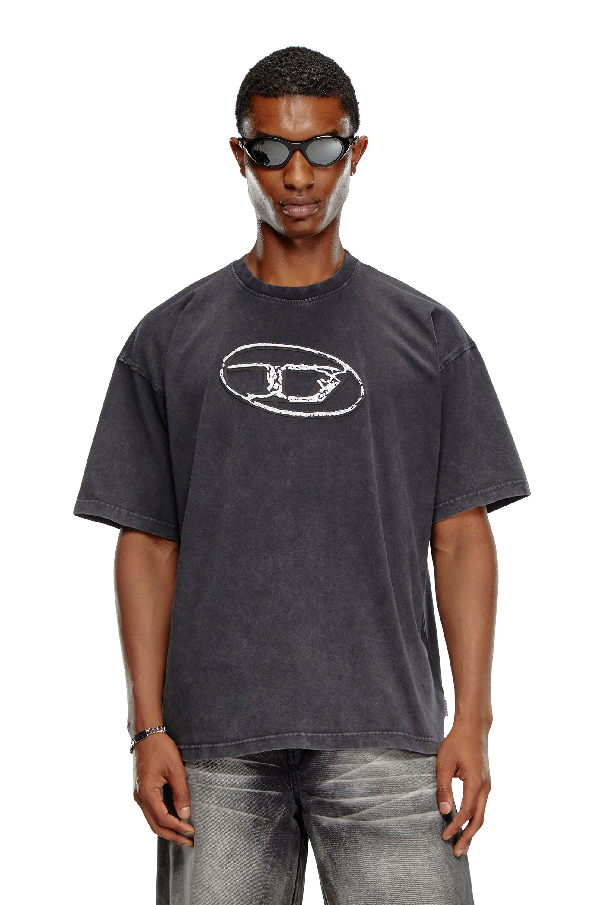 Diesel - T-BOXT-Q22, T-shirt délavé avec imprimé Oval D Homme in Noir - 1