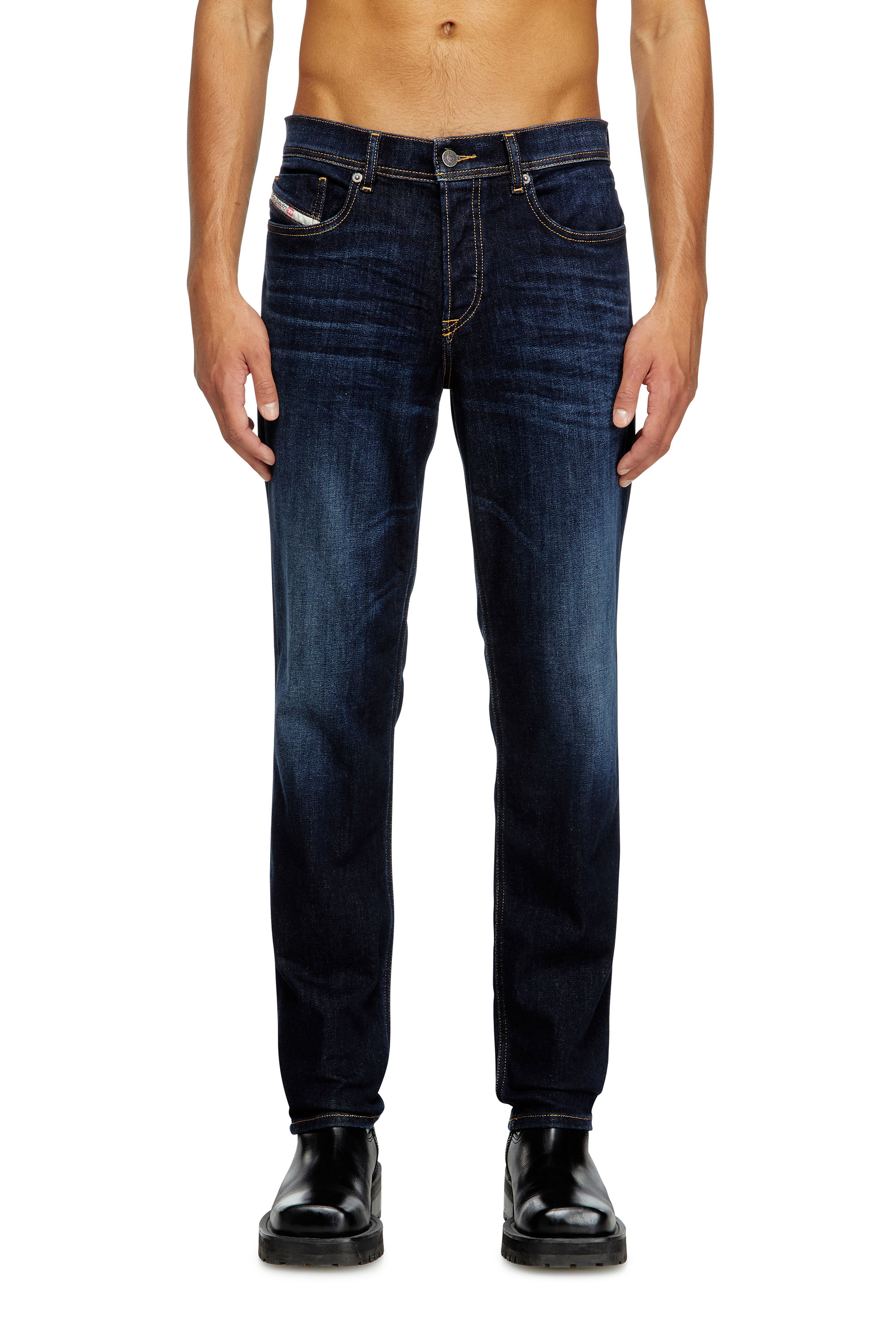 Diesel - Regular Jeans 2023 D-Finitive 009ZS Homme, Bleu Foncé - Image 1