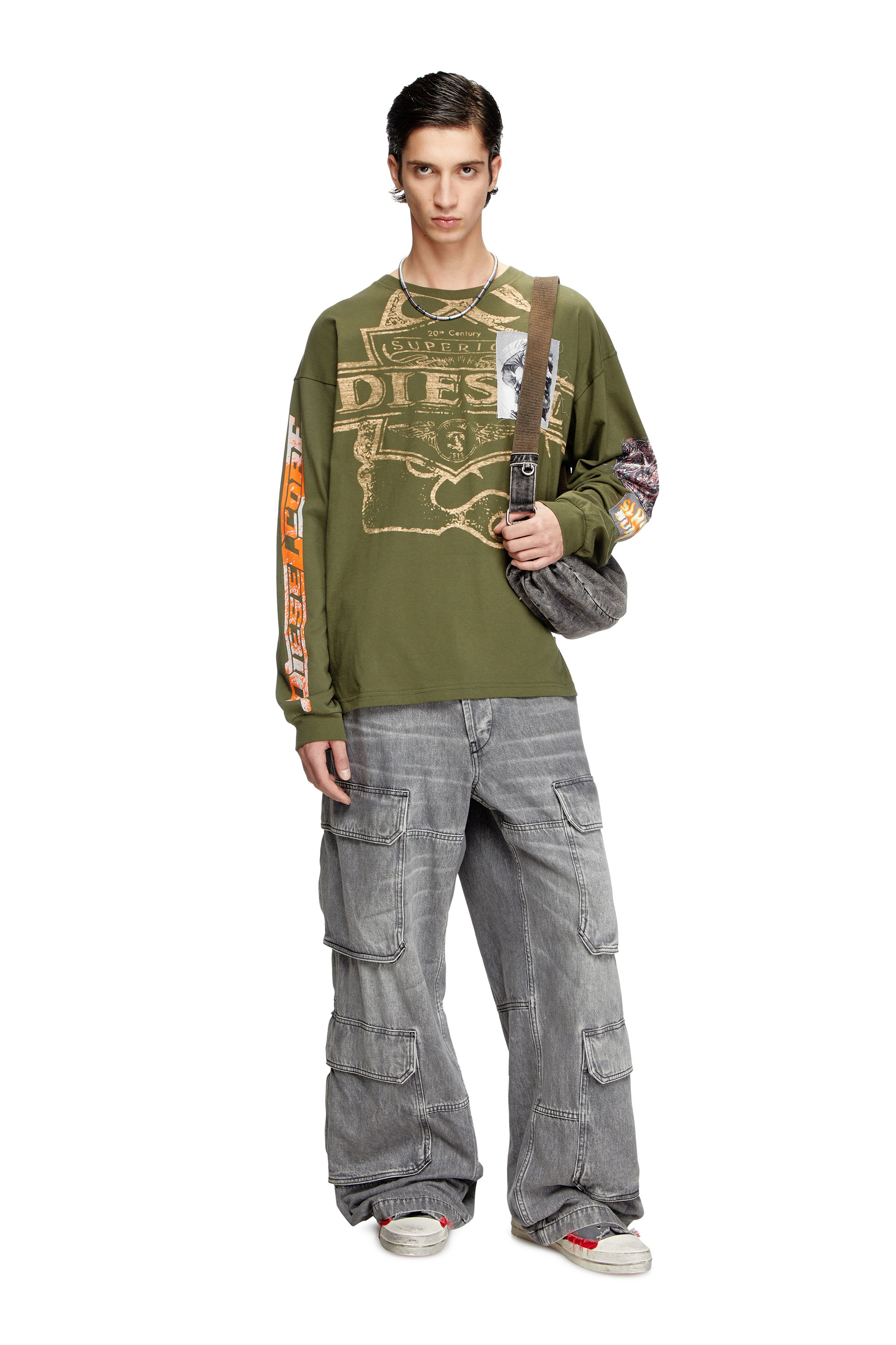 Diesel - T-BOXT-LS-SLITS-R5, T-shirt à manches longues avec empiècements graphiques Homme in Vert - 2