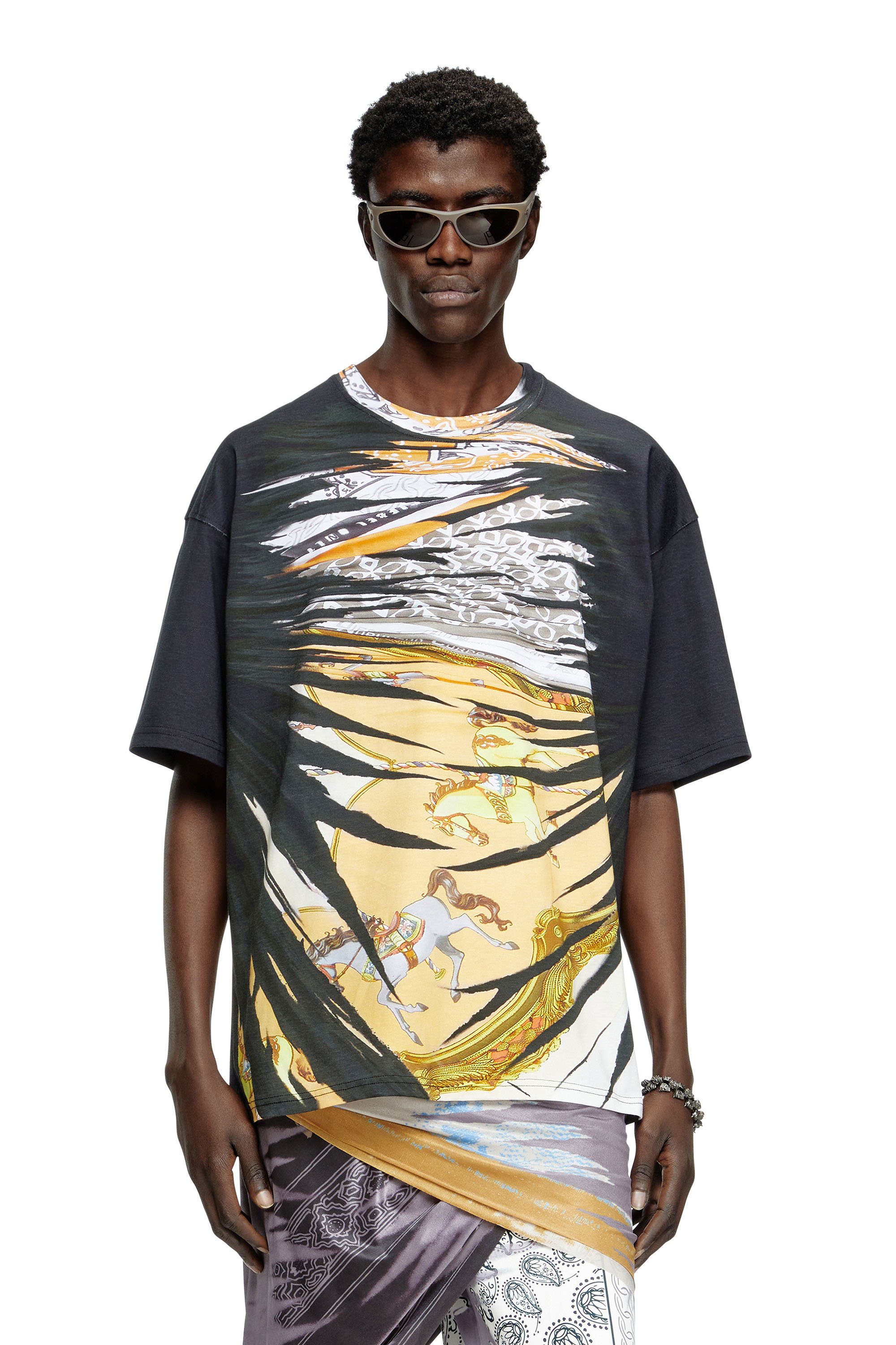 Diesel - T-BOXT-R25, Male's T-shirt with regal bandana print in Black/Yellow - 1