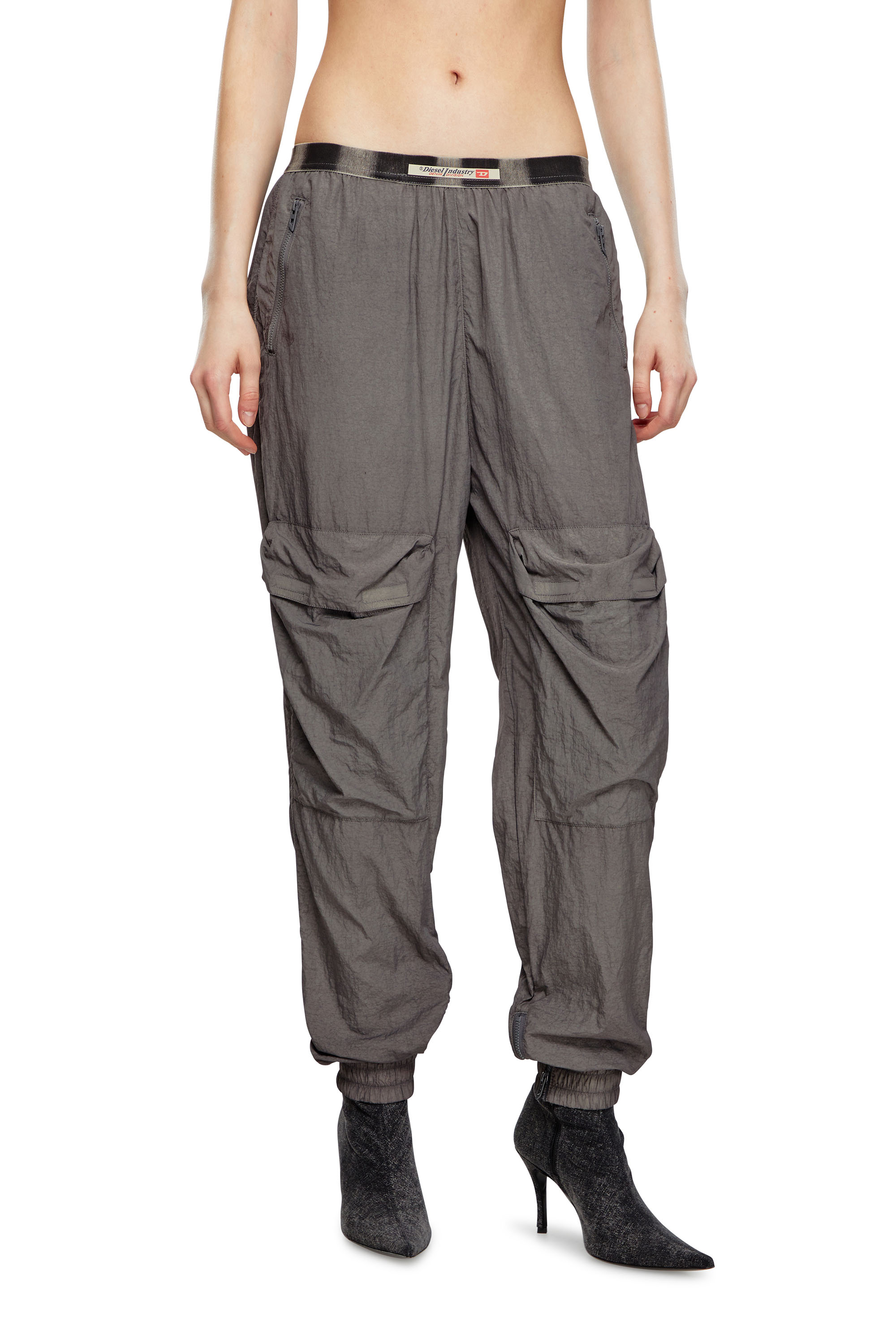 Diesel - P-ARADISE, Pantalon cargo en nylon délavé Femme in Gris - 1