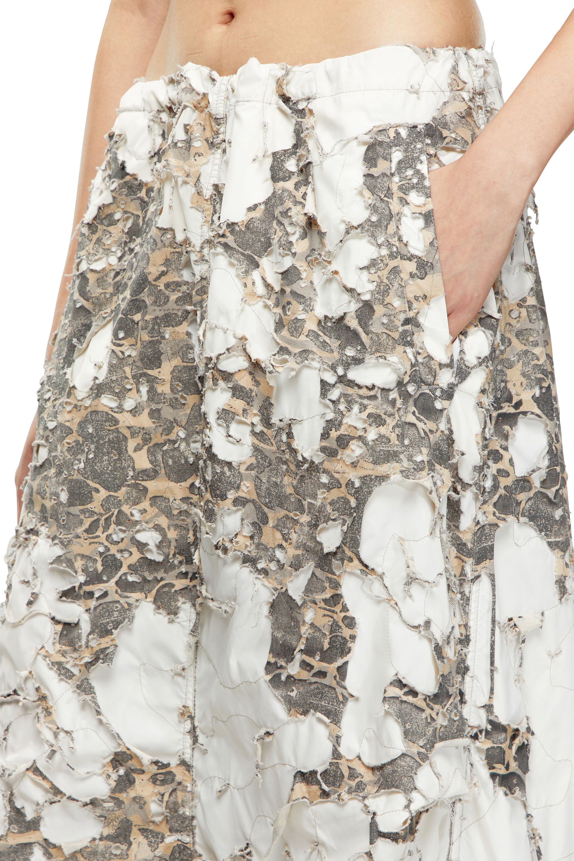 Diesel - O-HOCKYS, Femme Jupe longue avec couche camouflage destroy in Blanc - Image 4