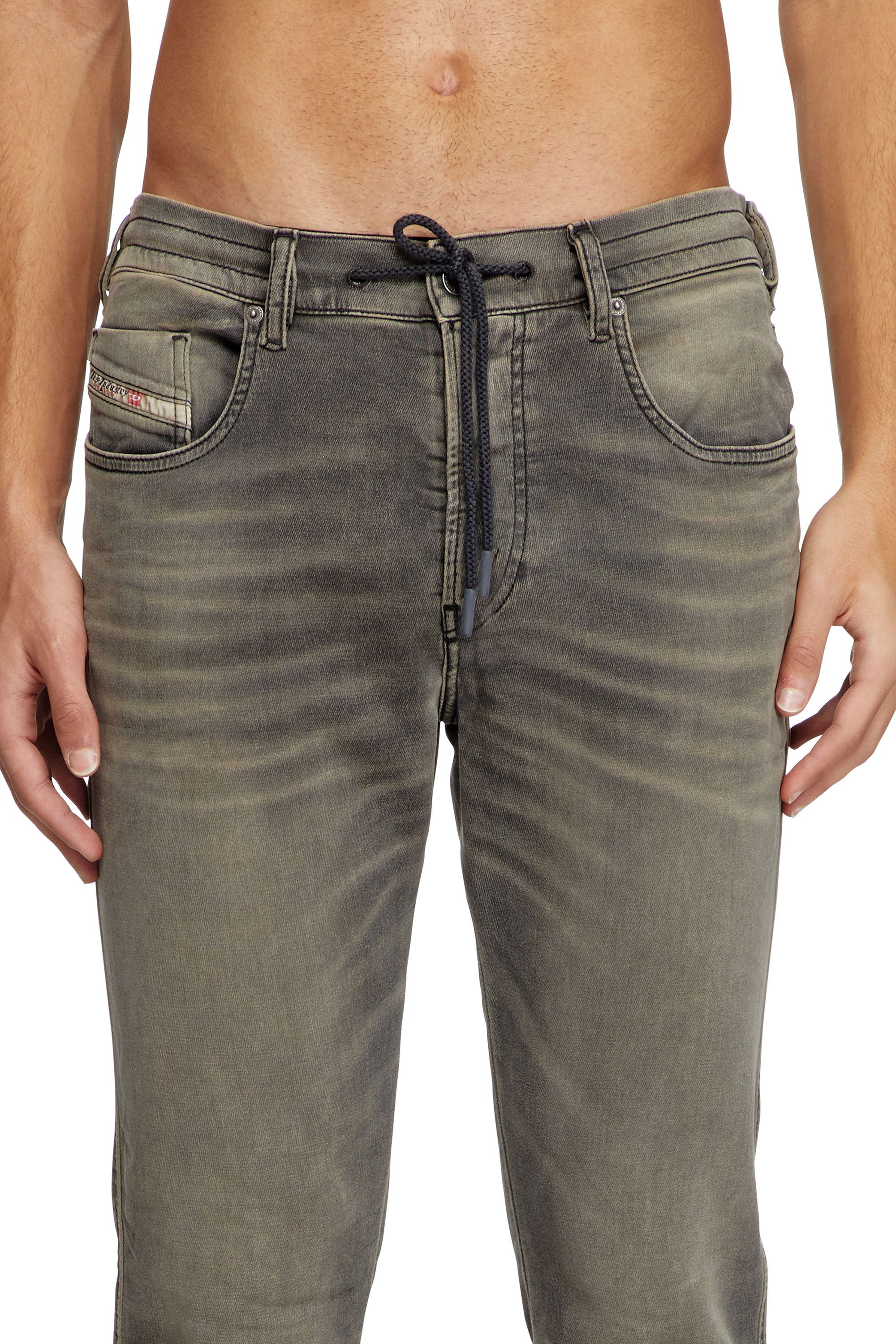 Diesel - Slim 2060 D-Strukt Joggjeans® 068PD Homme, Gris Clair - Image 5