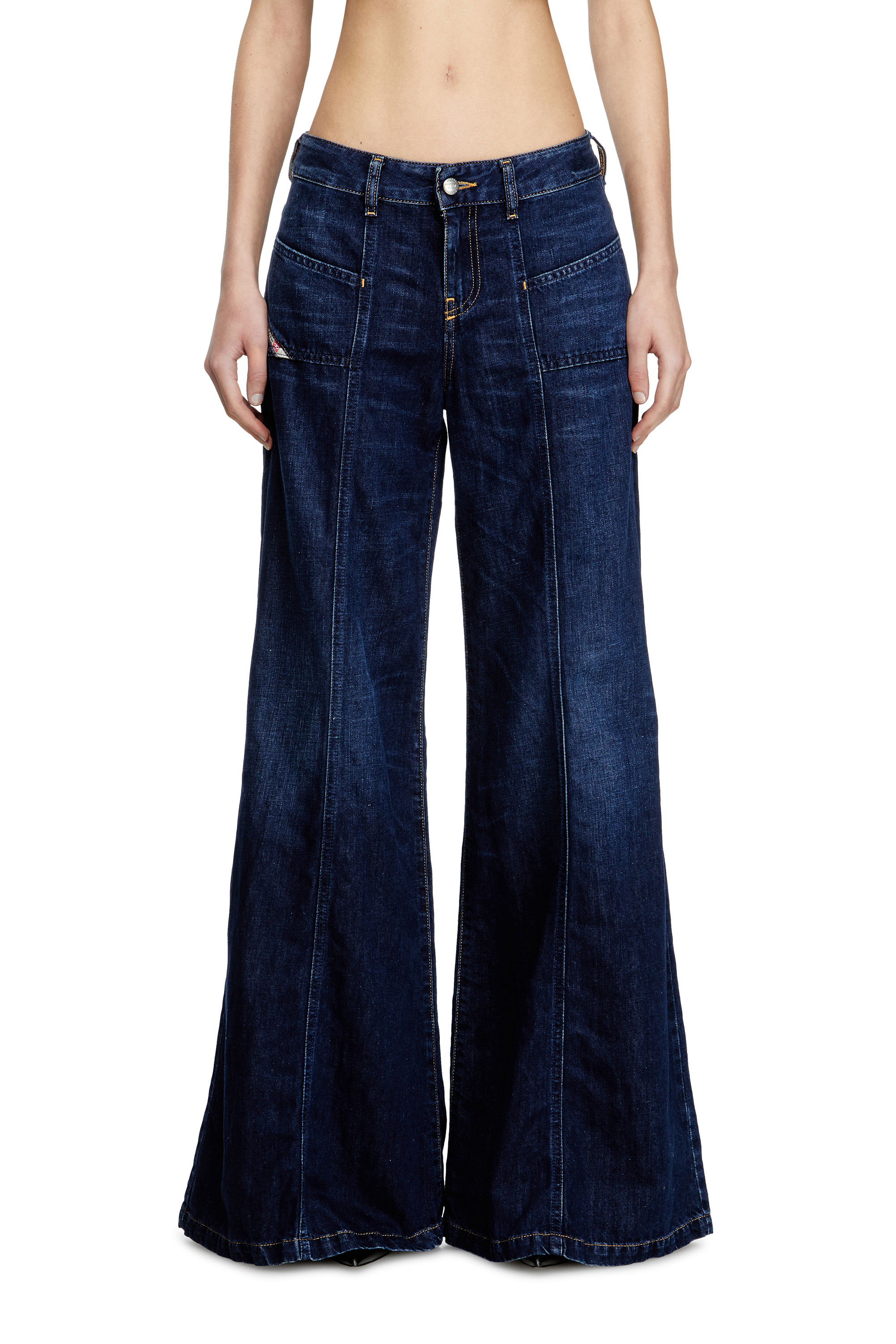 Diesel - Flare Jeans D-Akii 068RA Femme, Bleu Foncé - Image 1