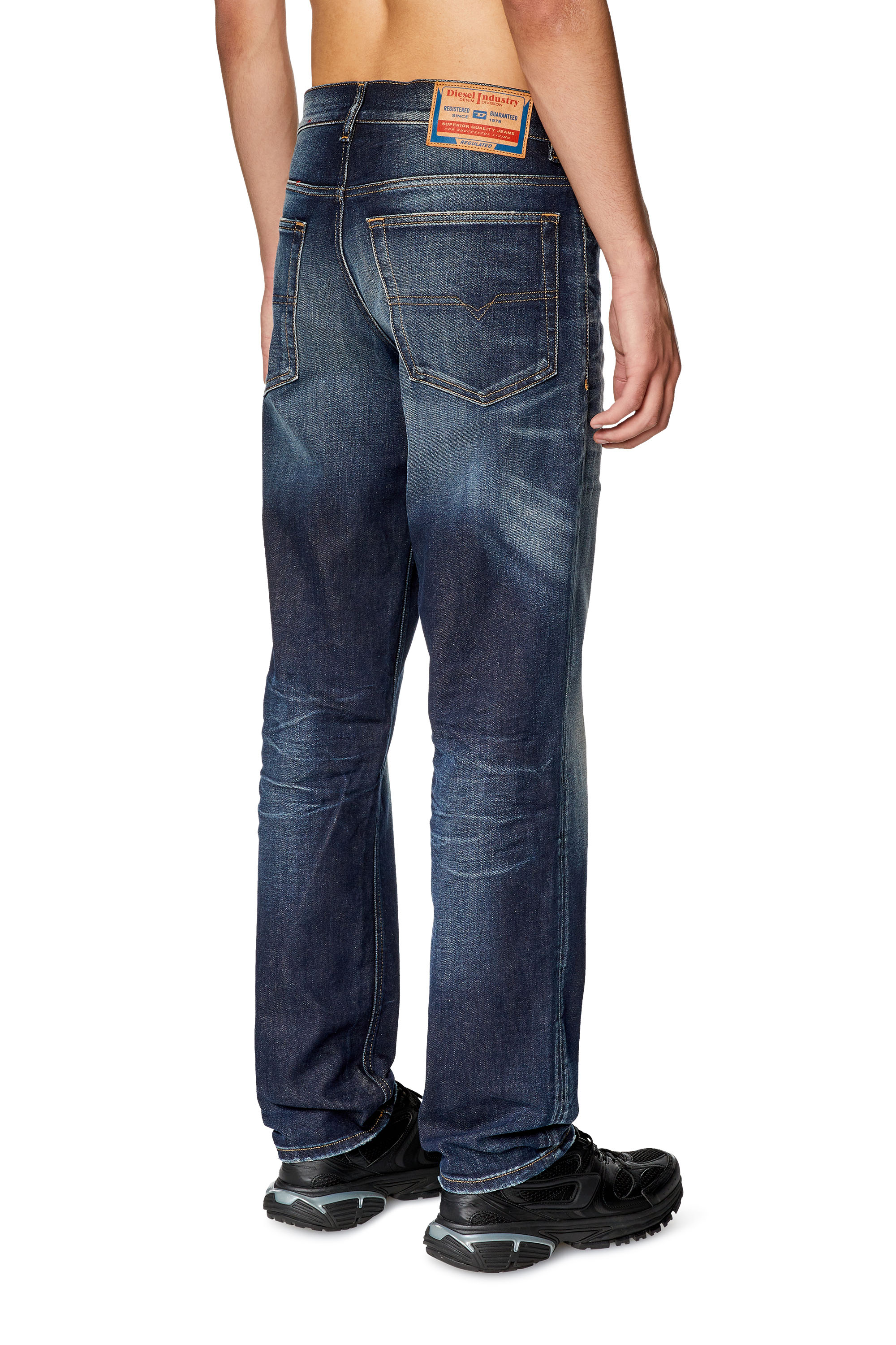 Diesel - Tapered Jeans 2023 D-Finitive 09G27, Bleu Foncé - Image 4