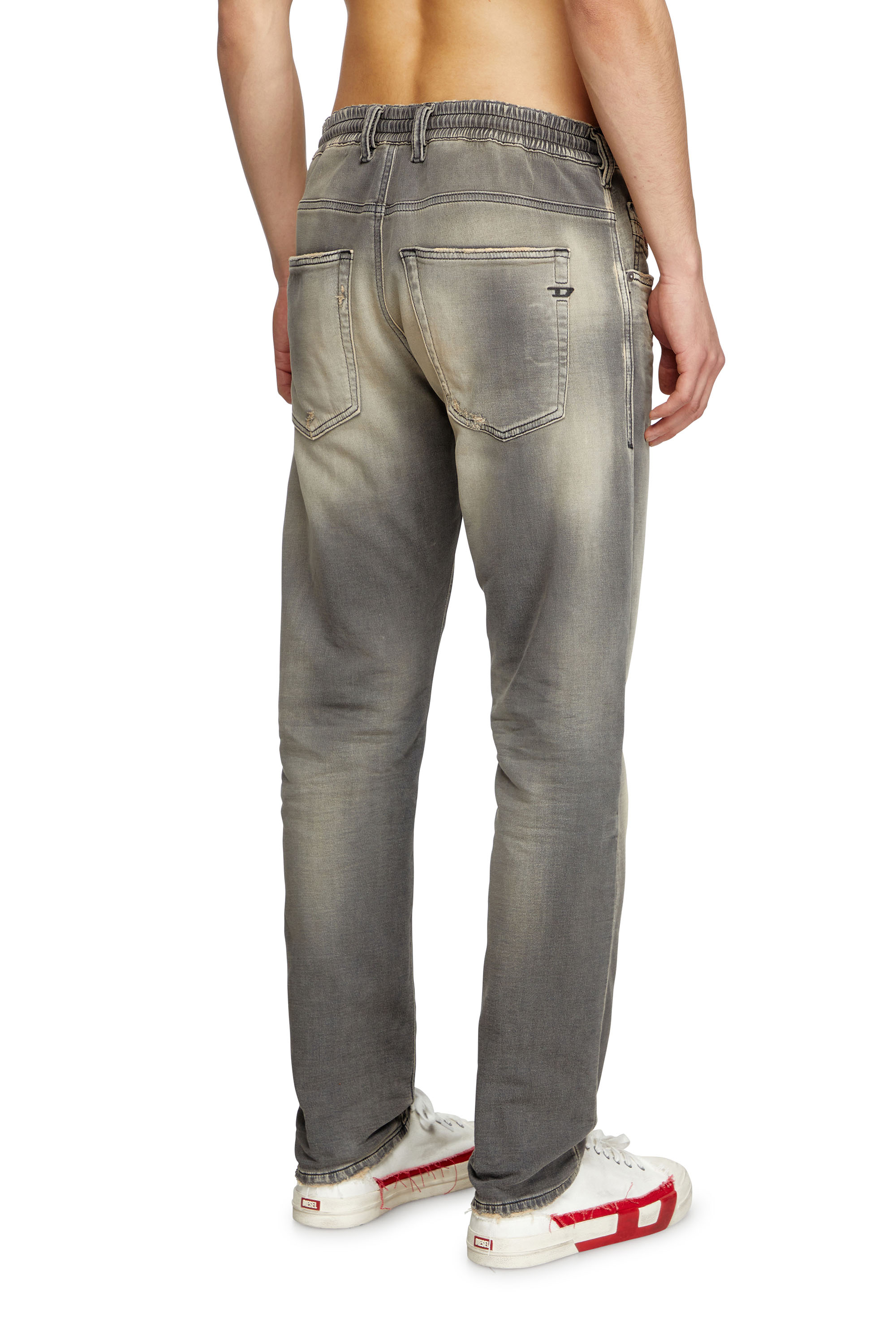 Diesel - Regular 2030 D-Krooley Joggjeans® 068PF Homme, Gris Clair - Image 4