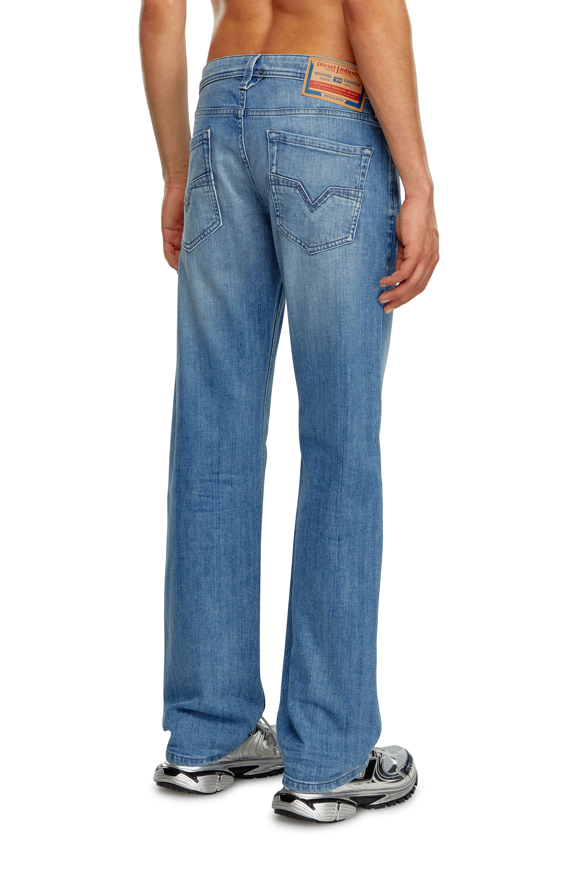 Diesel - Regular Jeans 1985 Larkee 0GRDI Homme, Bleu Clair - Image 4