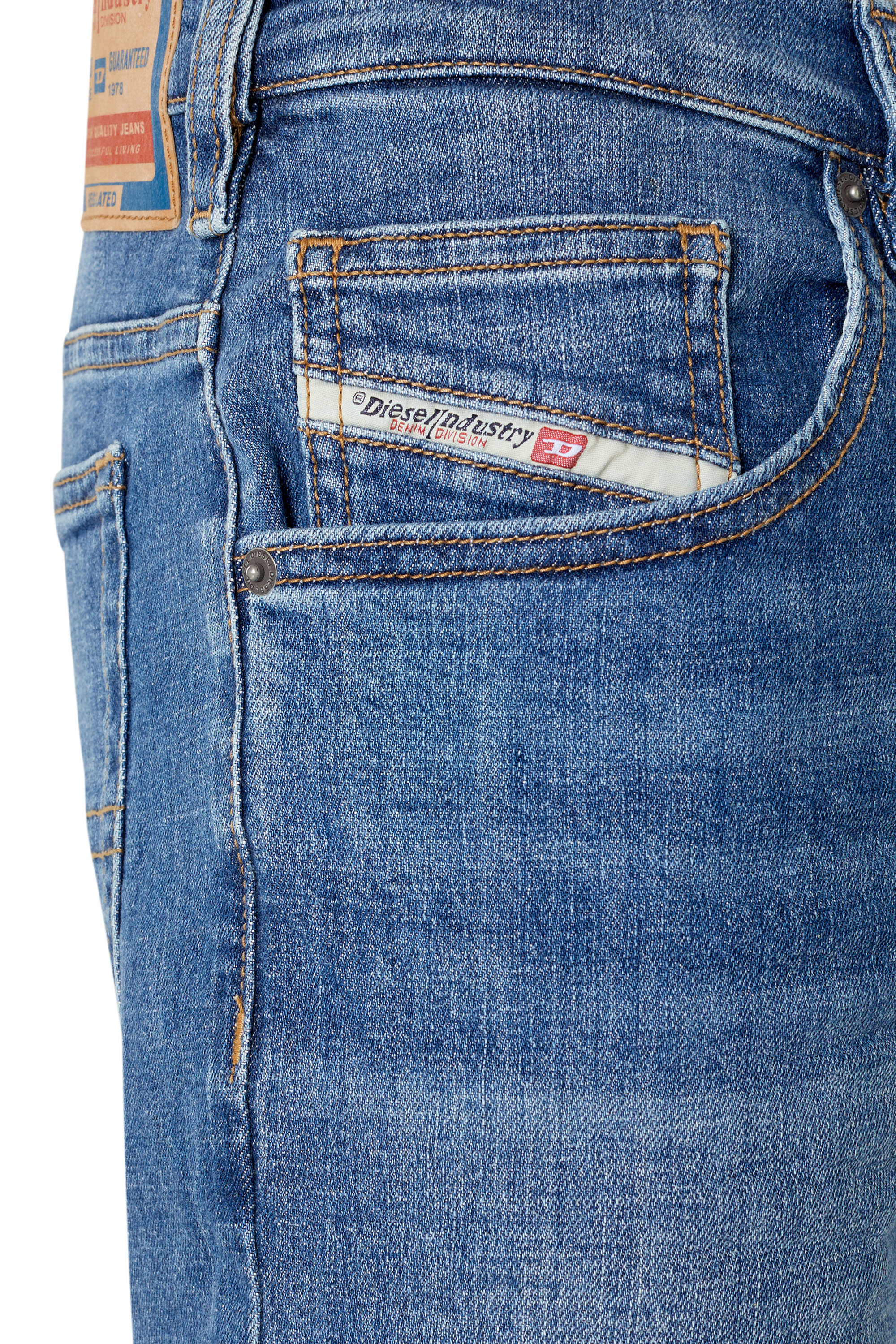 Diesel - D-Yennox 0IHAT Tapered Jeans, Bleu moyen - Image 3