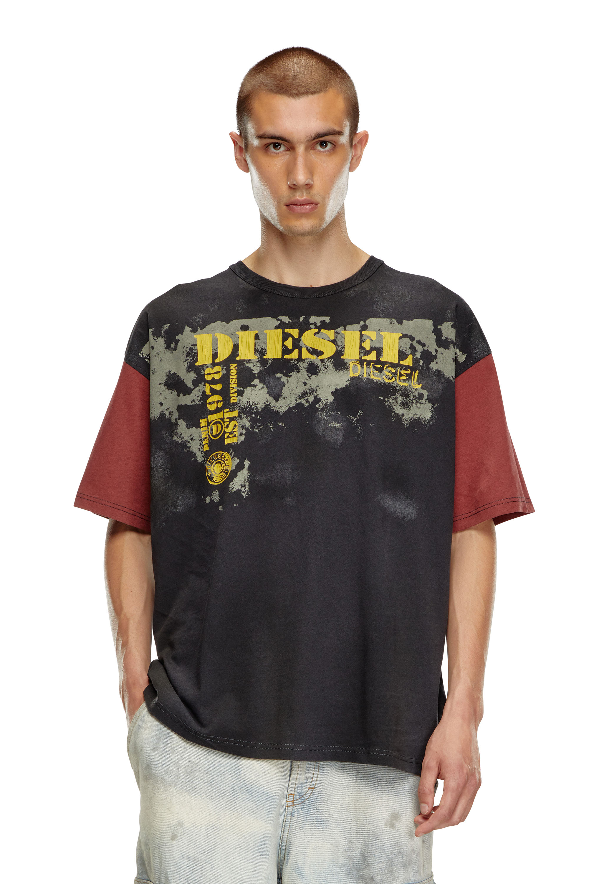 Diesel - T-BOXT-Q4, Male's Colour-block T-shirt with dirty effects in Black/Red - 1