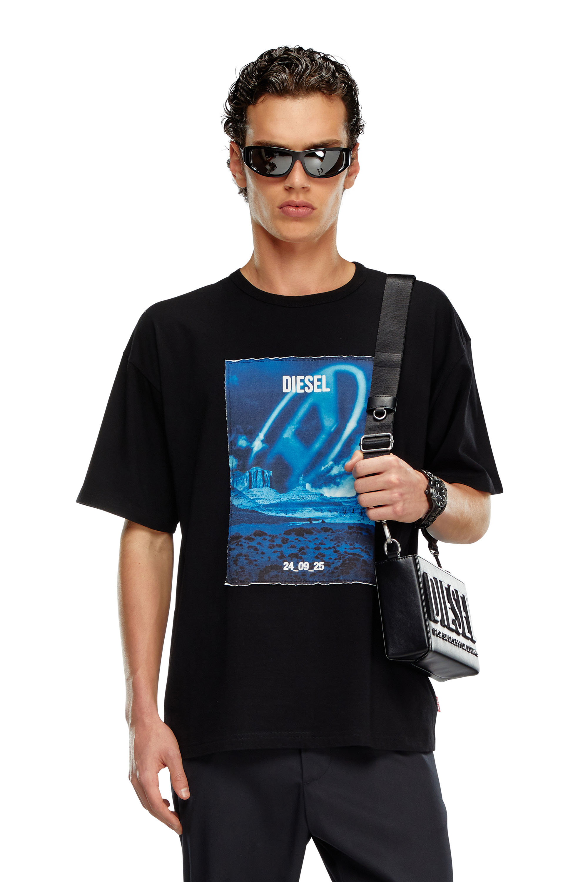 Diesel - T-BOXT-Q16, T-shirt à manches longues avec empiècement imprimé Homme in Noir - 1