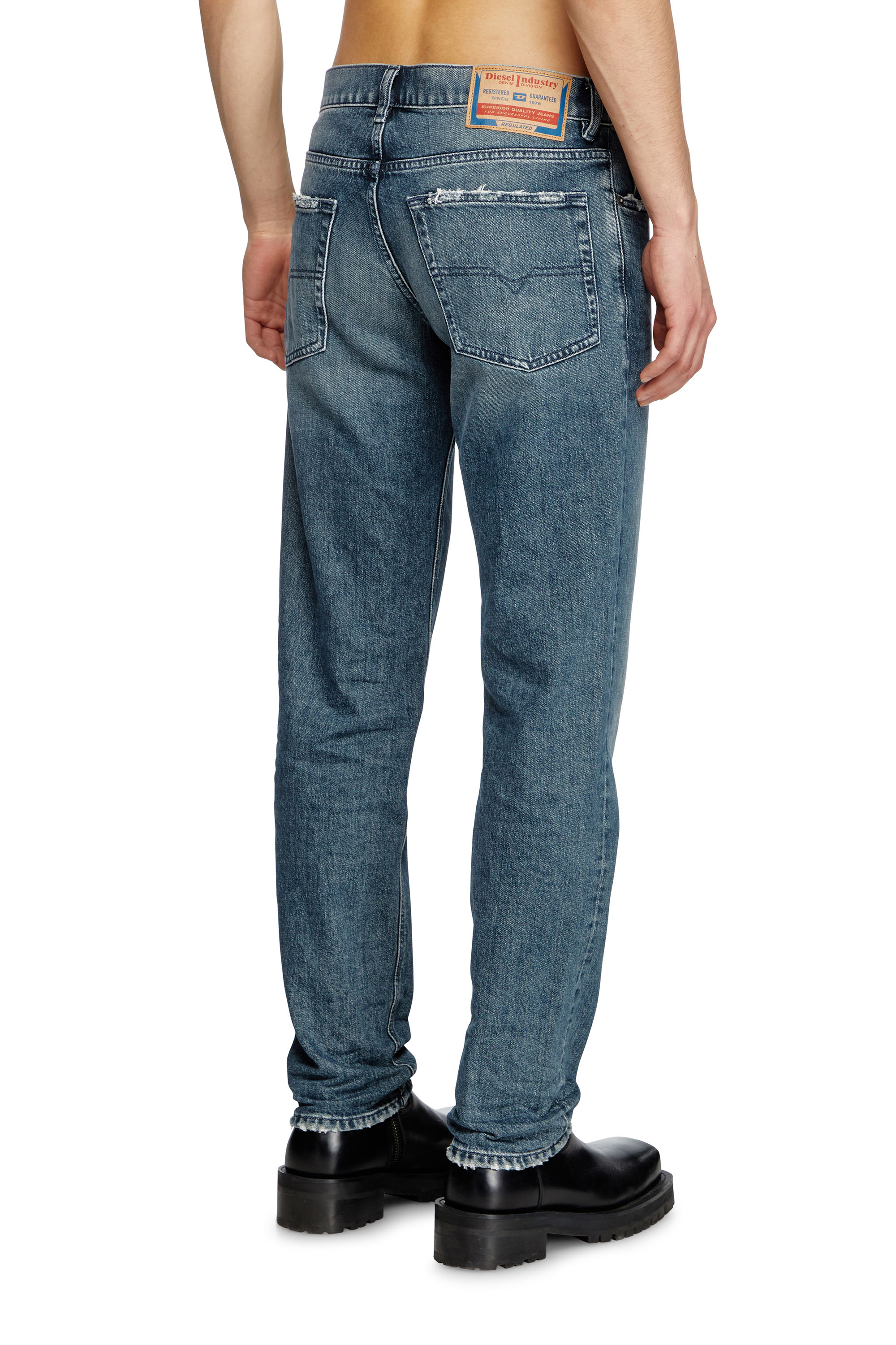 Diesel - Male's Regular Jeans 2023 D-Finitive 007Y7, Medium Blue - 4