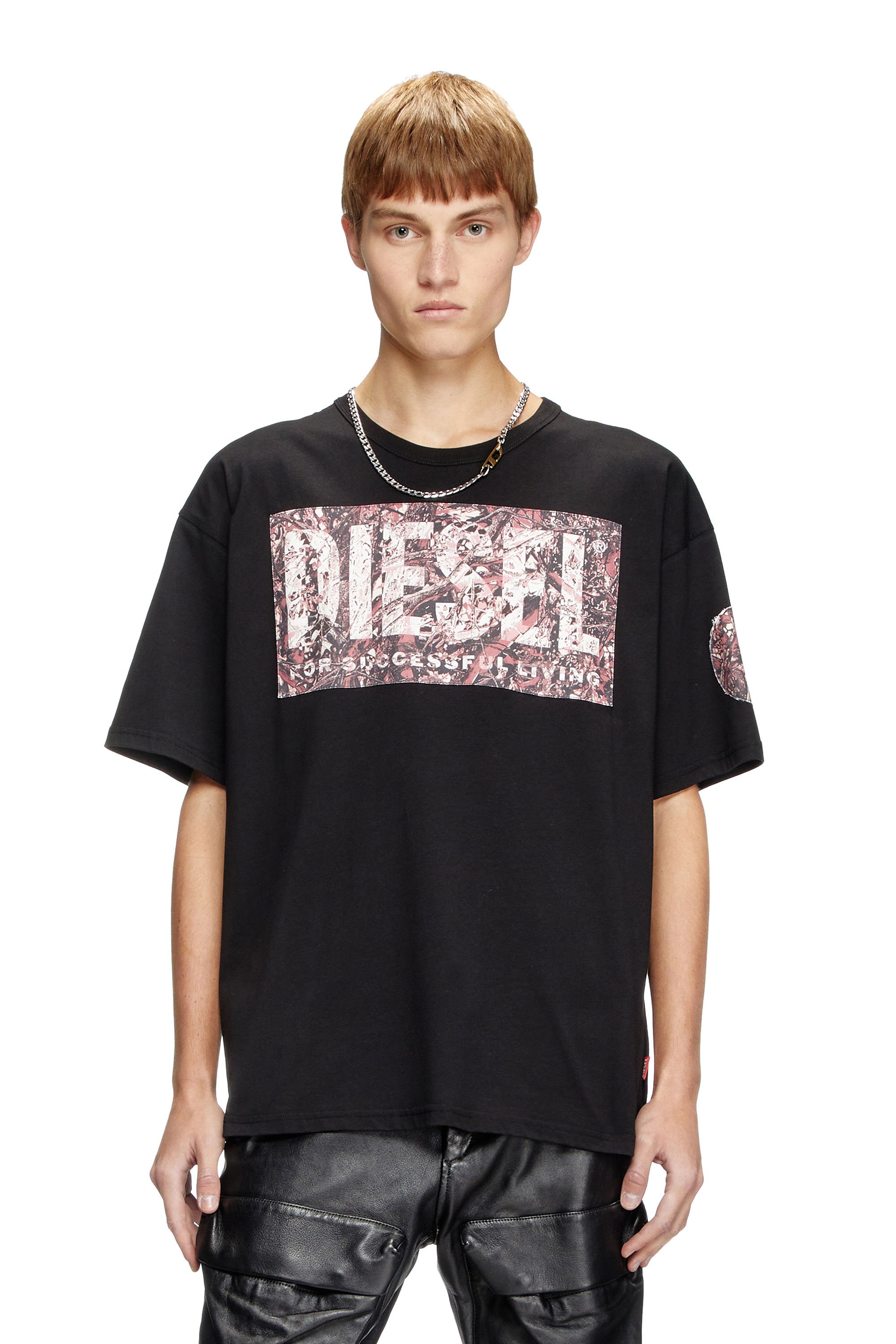 Diesel - T-BOXT-R22, T-shirt avec maxi empiècement en gabardine Homme in Noir - 1